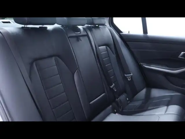 BMW 3 Series view 14