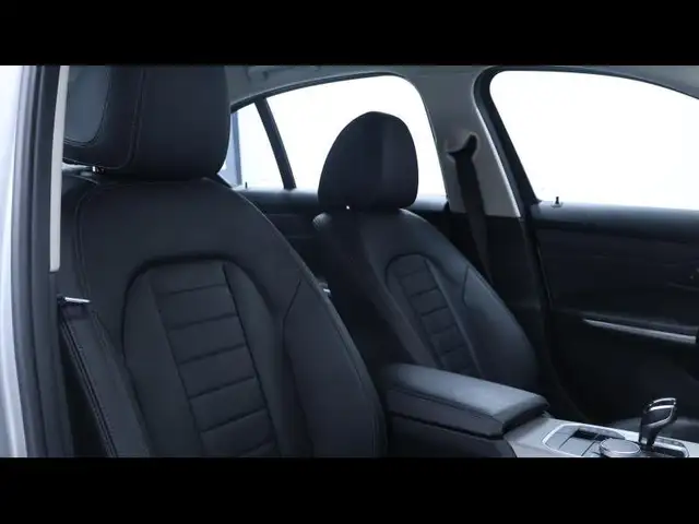 BMW 3 Series view 12