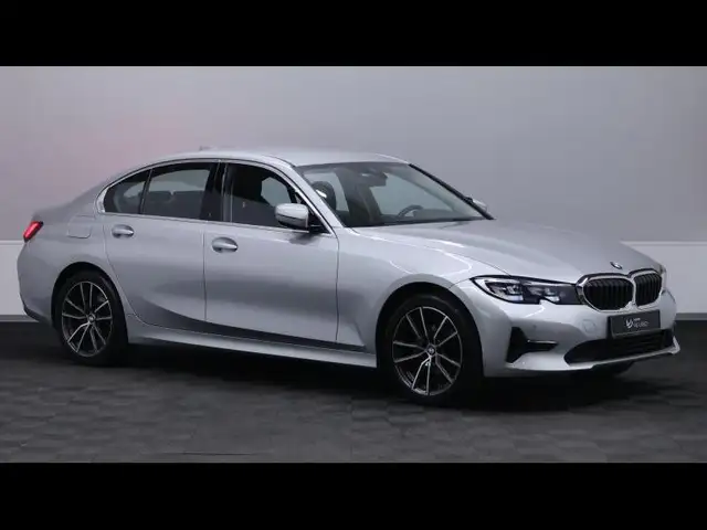 BMW 3 Series view 3