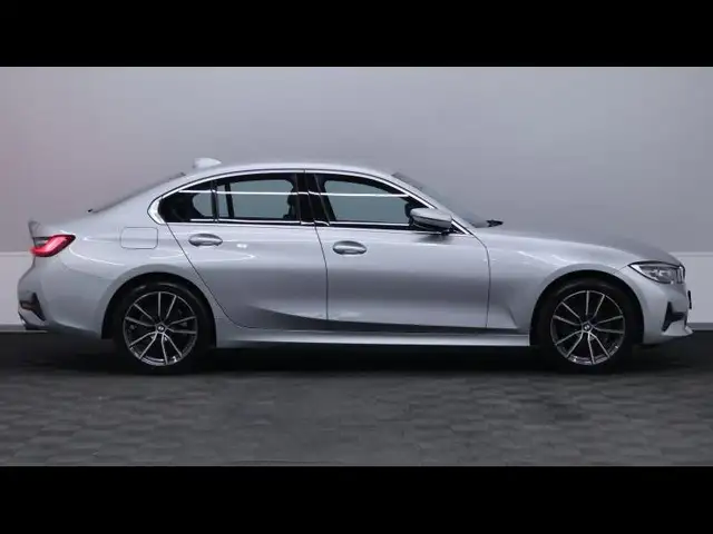 BMW 3 Series view 4