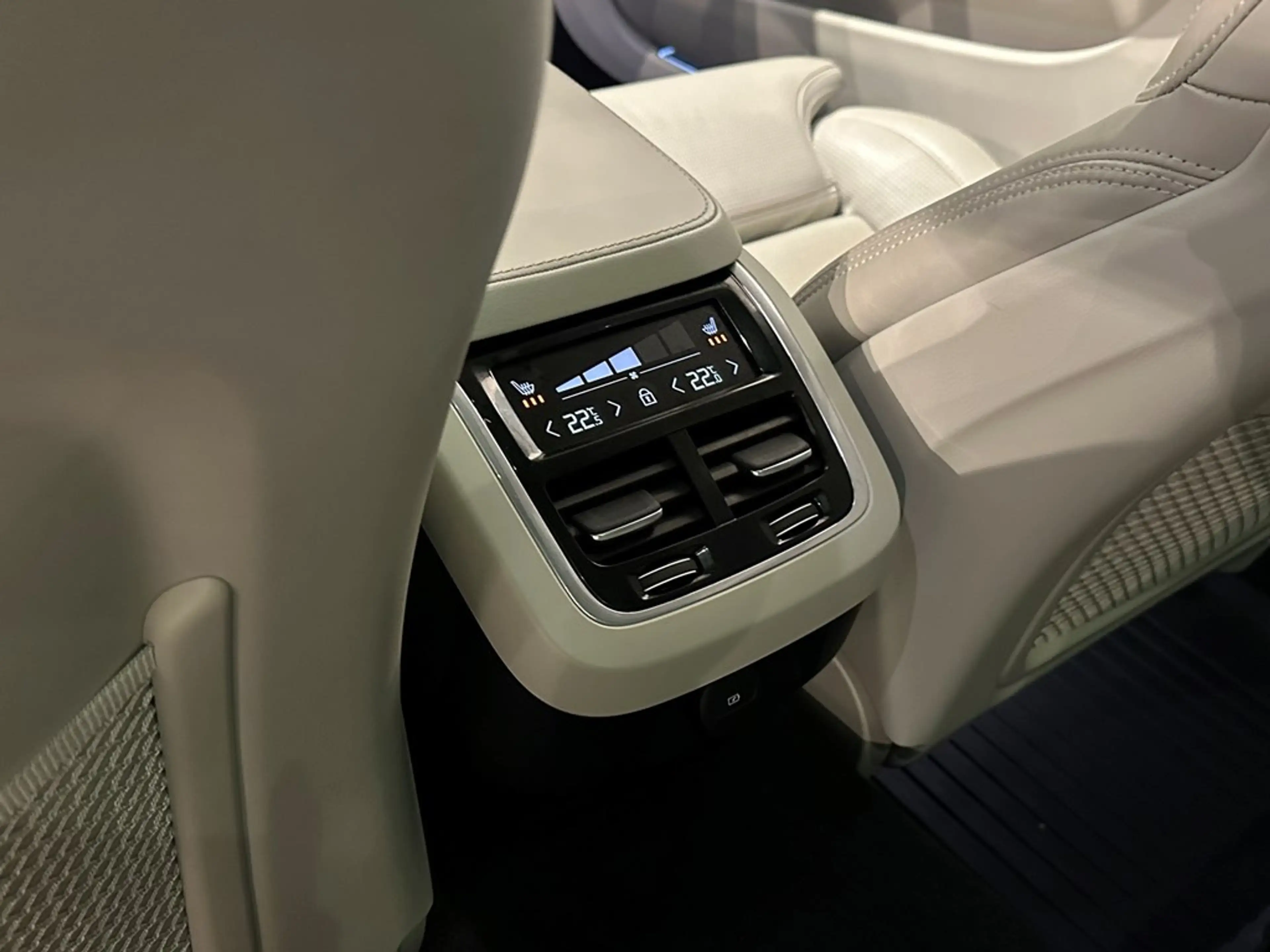 Volvo V90 Cross Country B6 AWD Mild Hybride +LUCHTVERING/PANO/B&W/... — photo 7