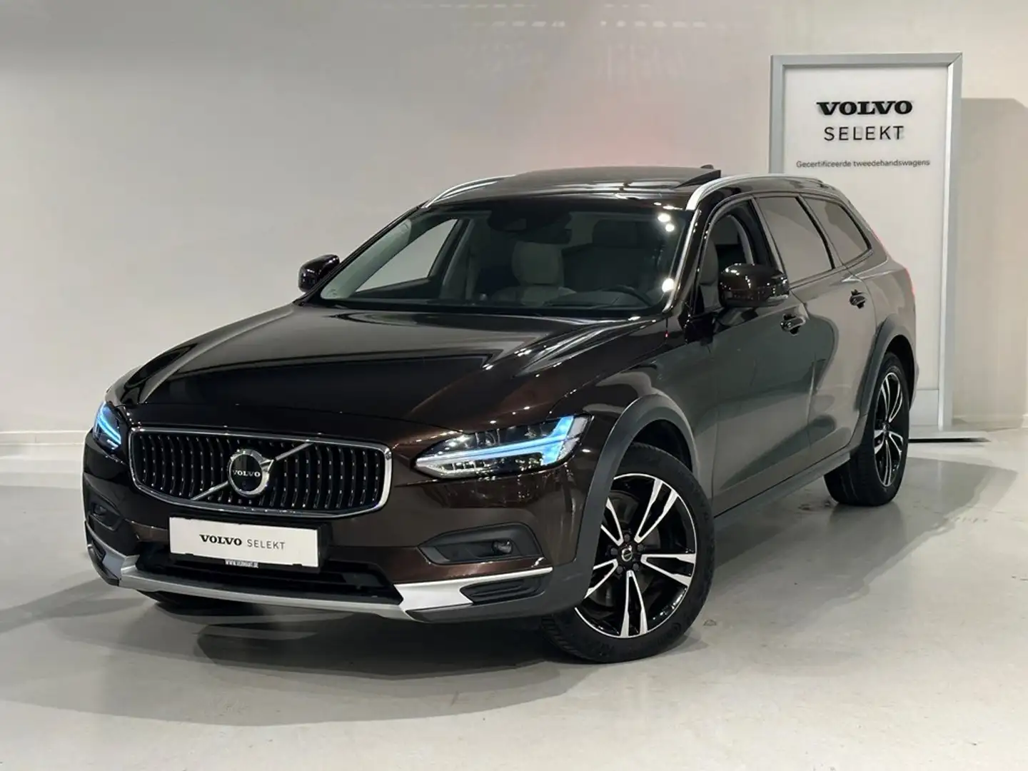 Volvo V90 Cross Country B6 AWD Mild Hybride +LUCHTVERING/PANO/B&W/... Bruin - 1