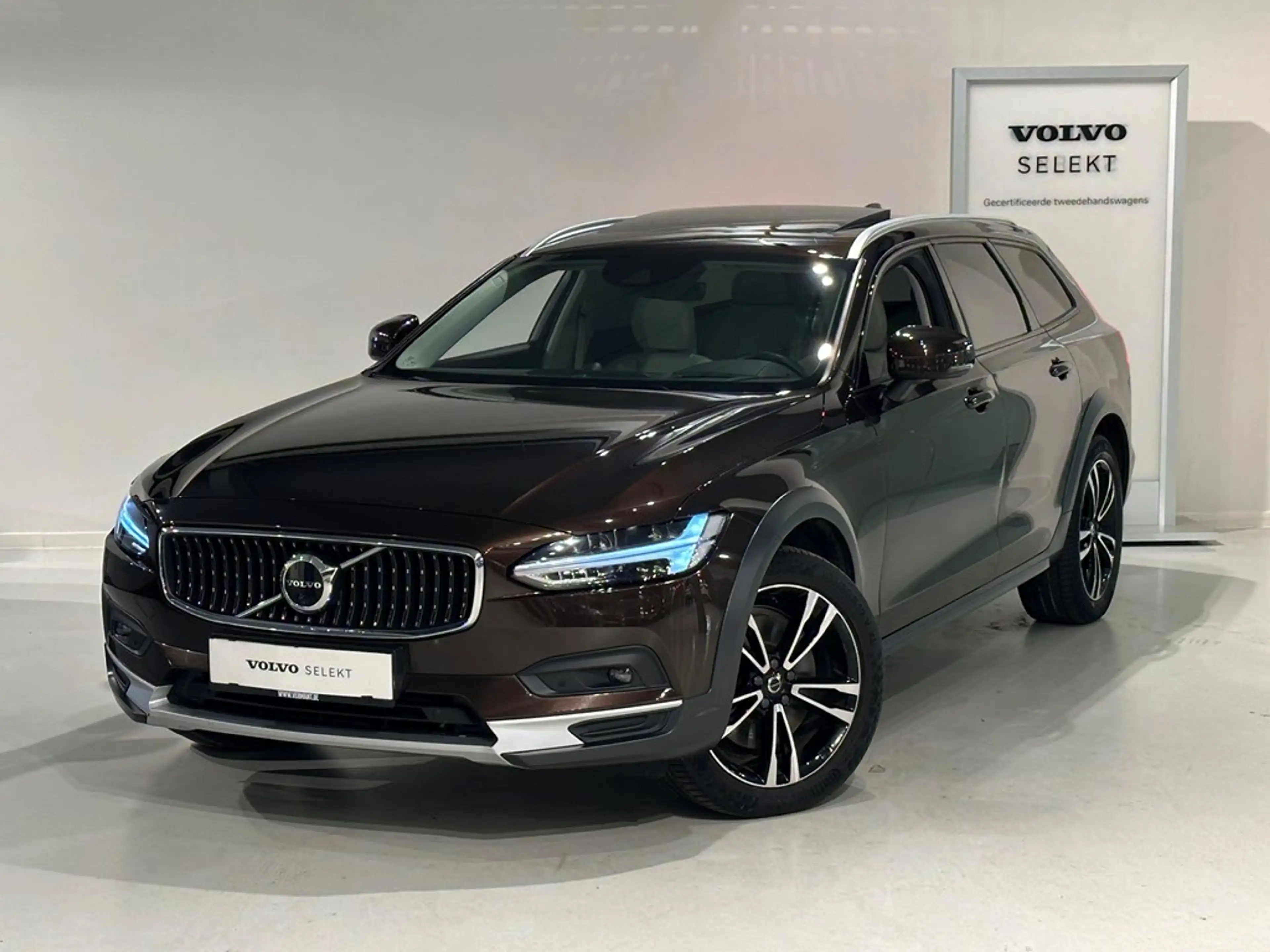 Volvo V90 Cross Country B6 AWD Mild Hybride +LUCHTVERING/PANO/B&W/...