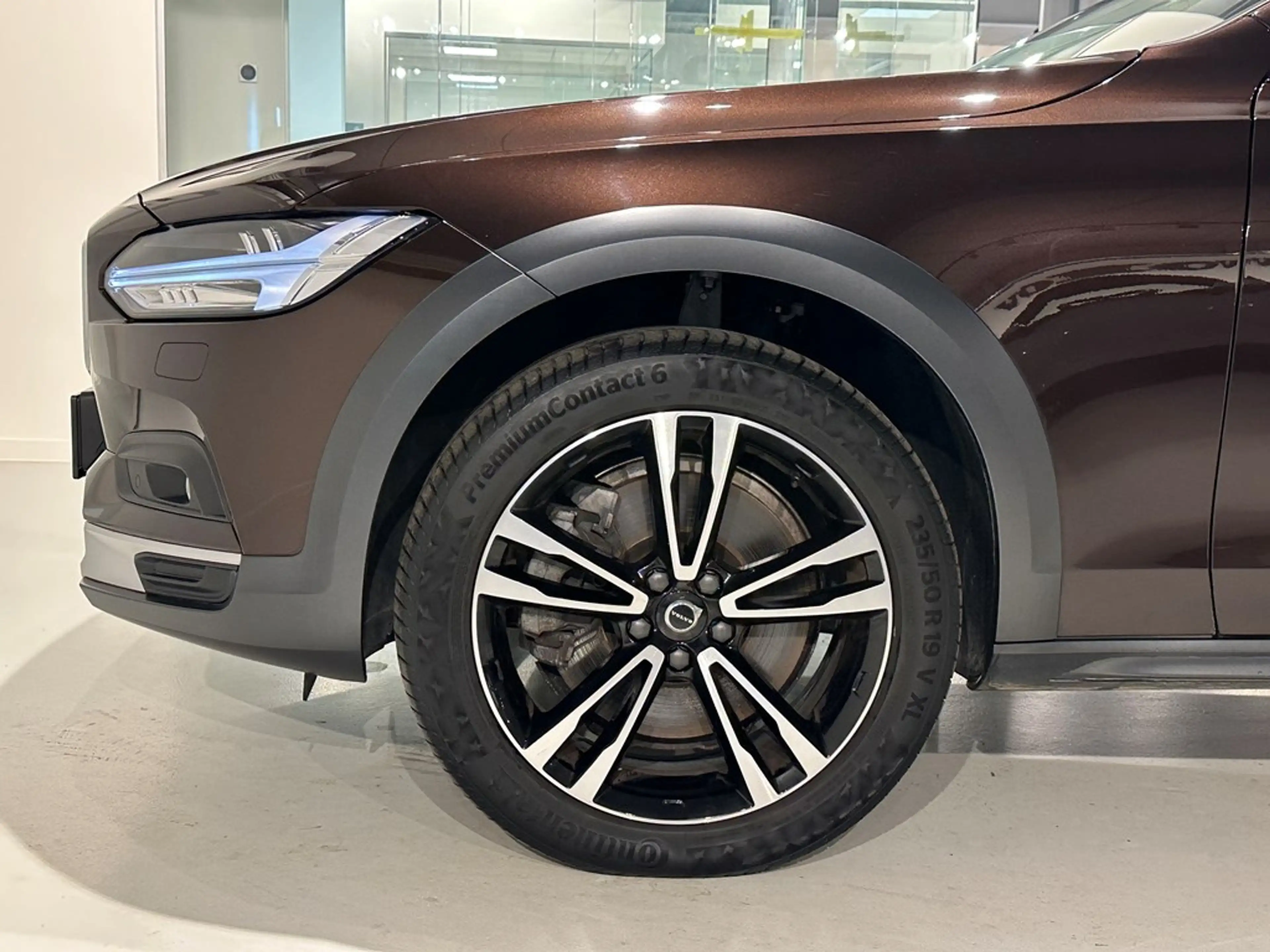 Volvo V90 Cross Country B6 AWD Mild Hybride +LUCHTVERING/PANO/B&W/... — photo 3