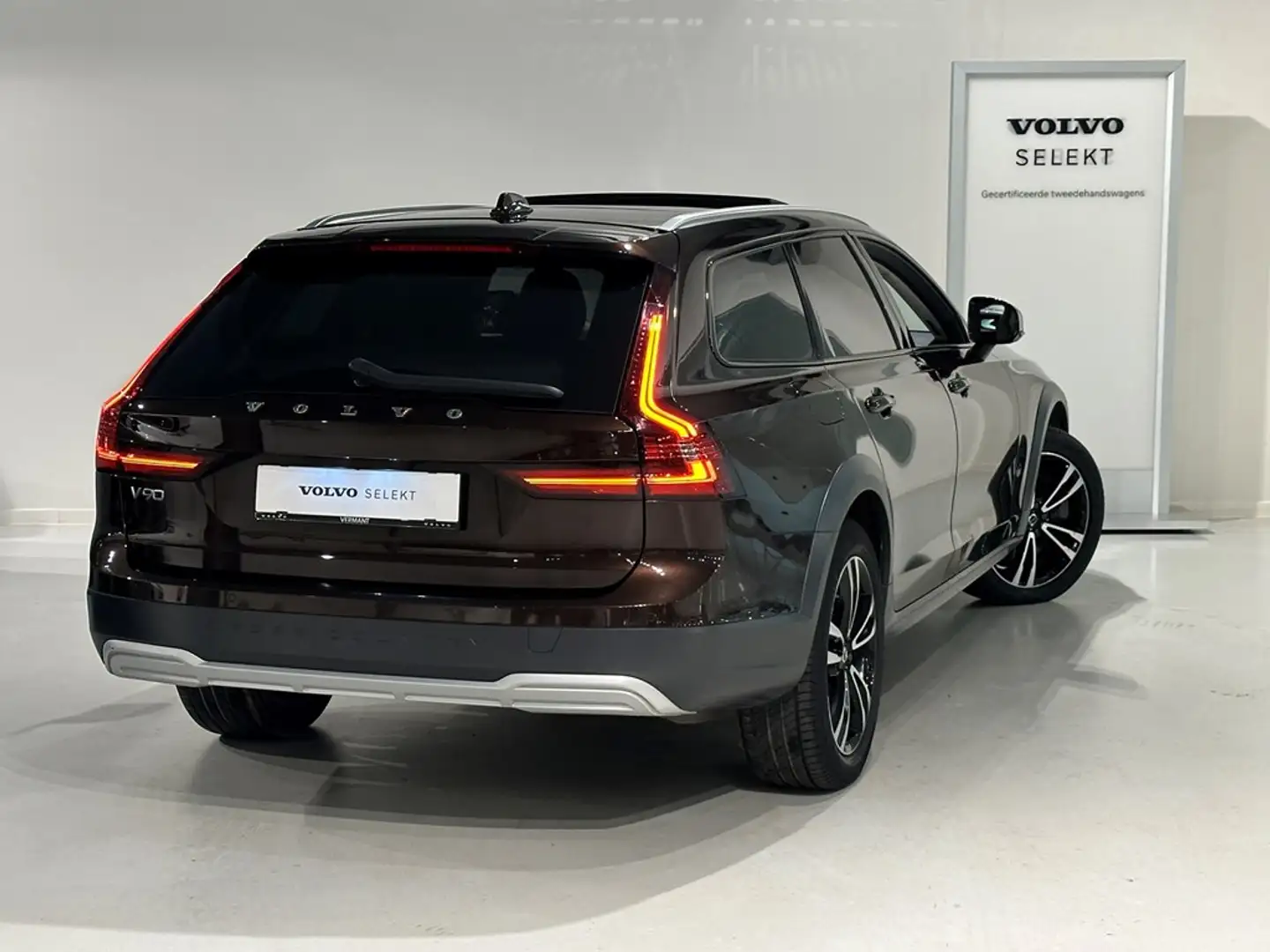 Volvo V90 Cross Country B6 AWD Mild Hybride +LUCHTVERING/PANO/B&W/... Bruin - 2