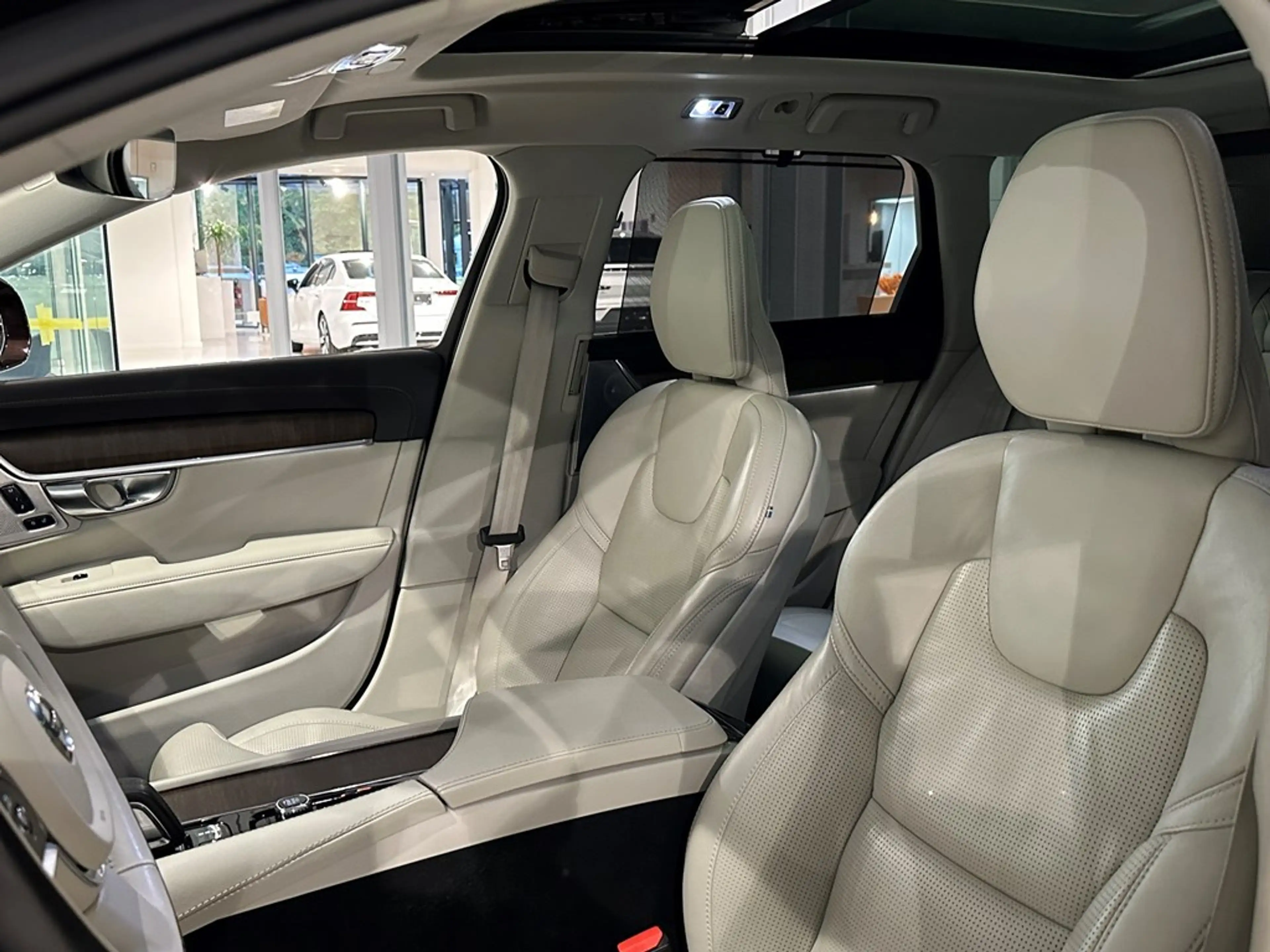 Volvo V90 Cross Country B6 AWD Mild Hybride +LUCHTVERING/PANO/B&W/... — photo 5