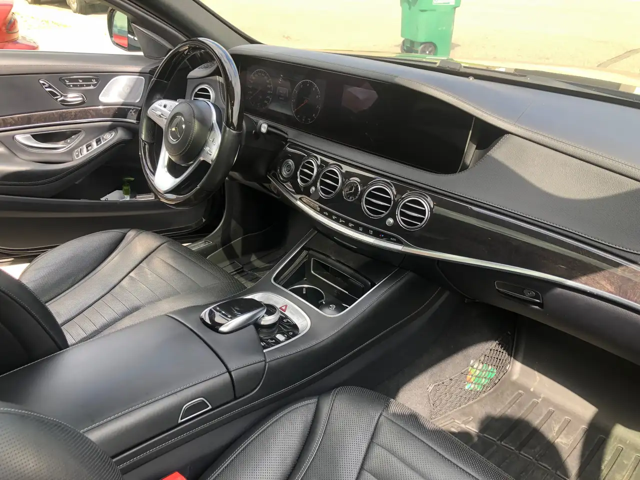 Mercedes-Benz S-Class снимка Mercedes-Benz S-Class