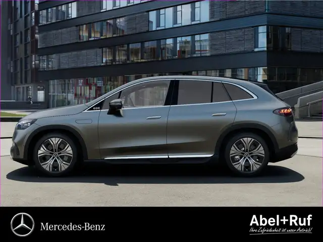 Mercedes-Benz EQE view 3