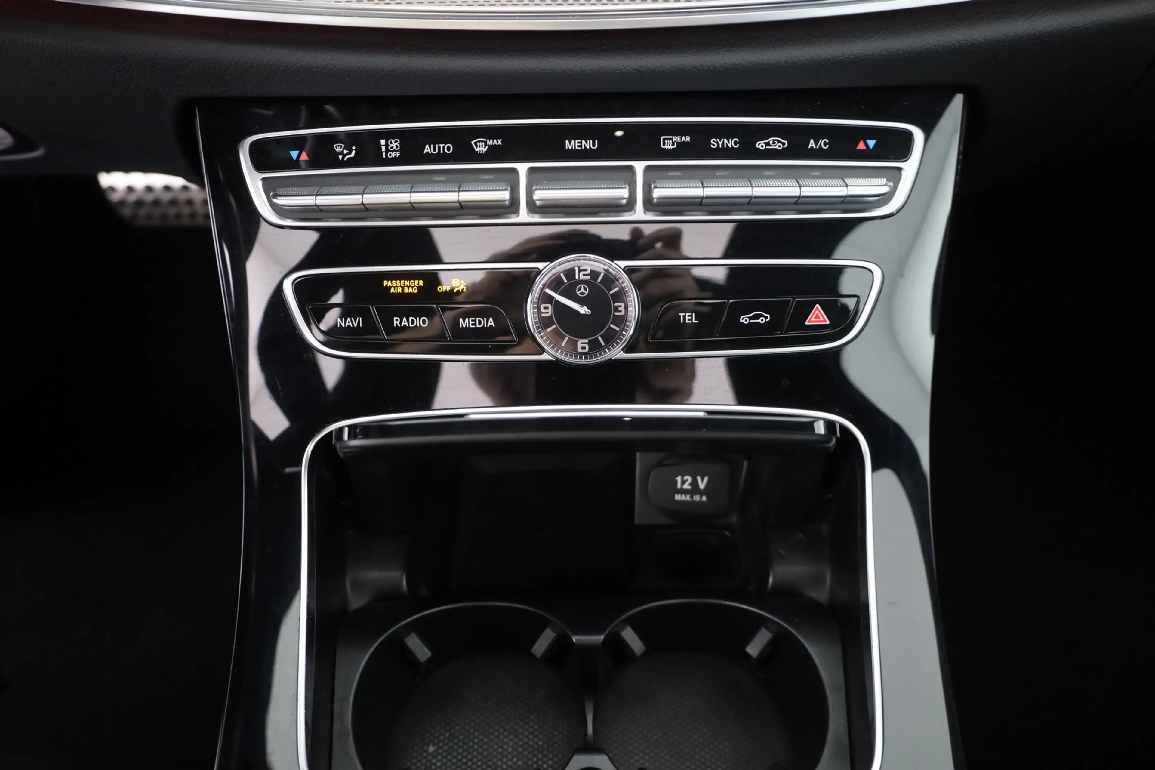 Mercedes-Benz E 200 E200 T AMG Line LED Navi Sitzheizung Kamera AHK — photo 12