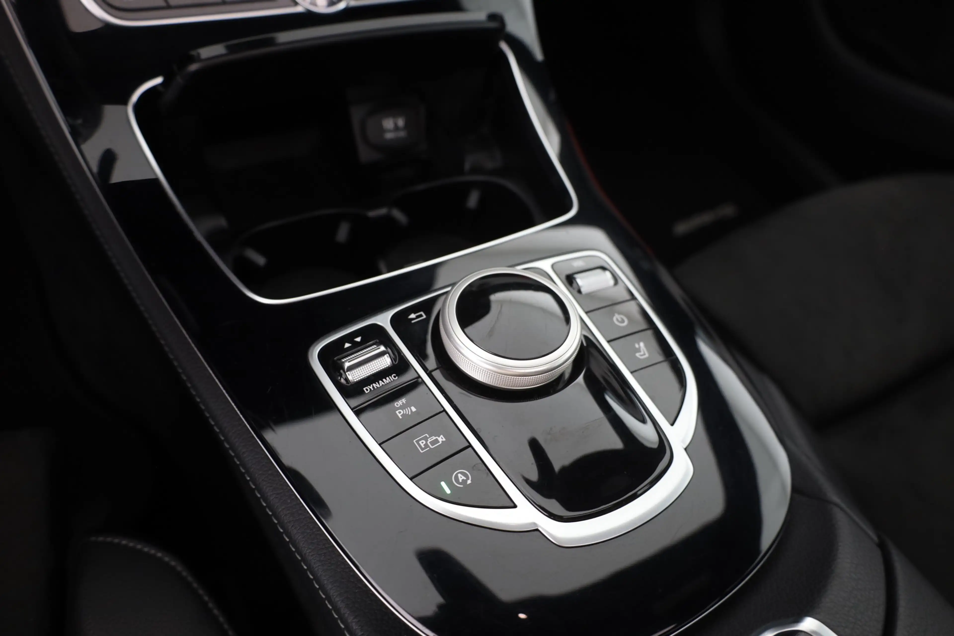Mercedes-Benz E 200 E200 T AMG Line LED Navi Sitzheizung Kamera AHK — photo 13