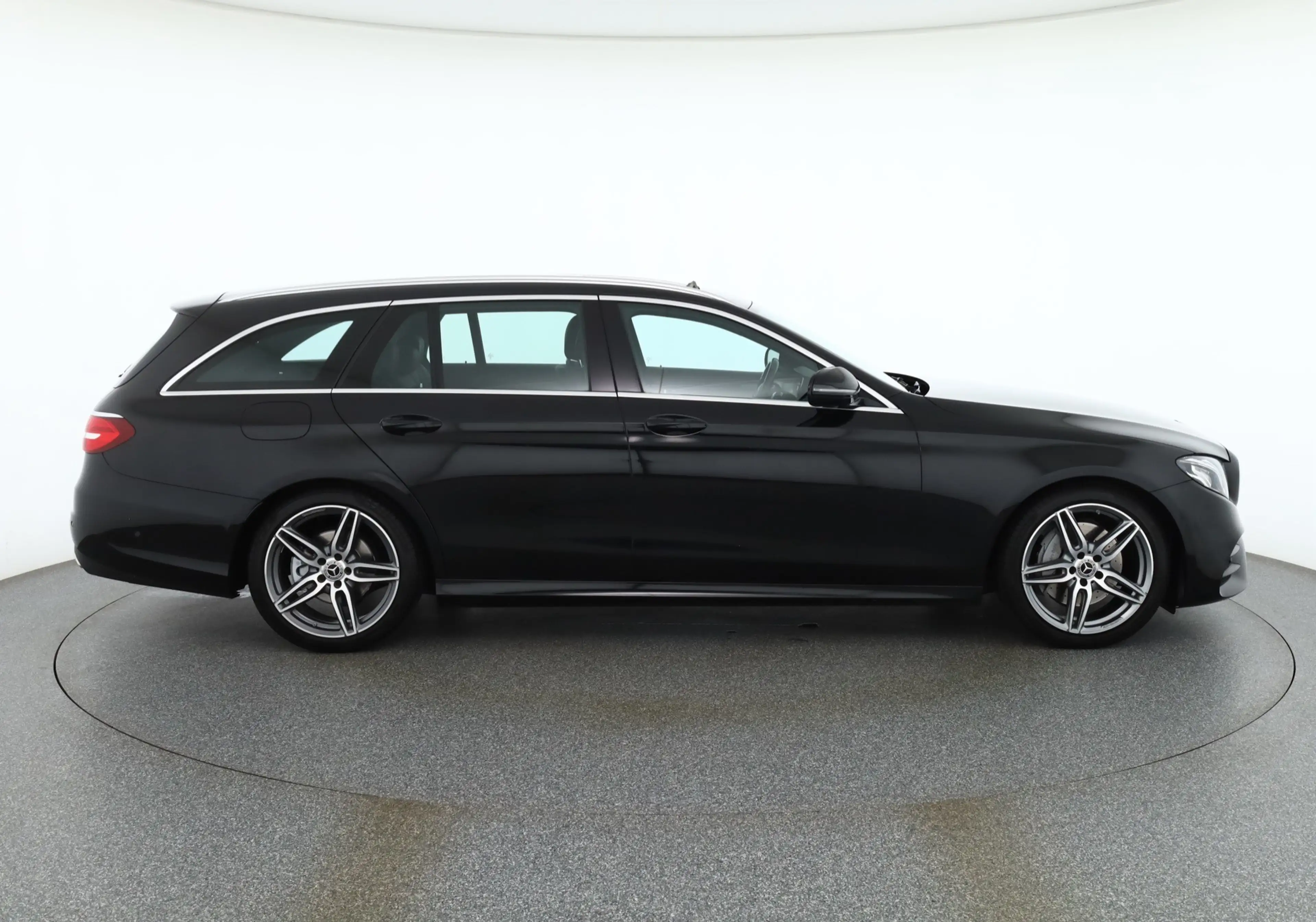 Mercedes-Benz E 200 E200 T AMG Line LED Navi Sitzheizung Kamera AHK — photo 6