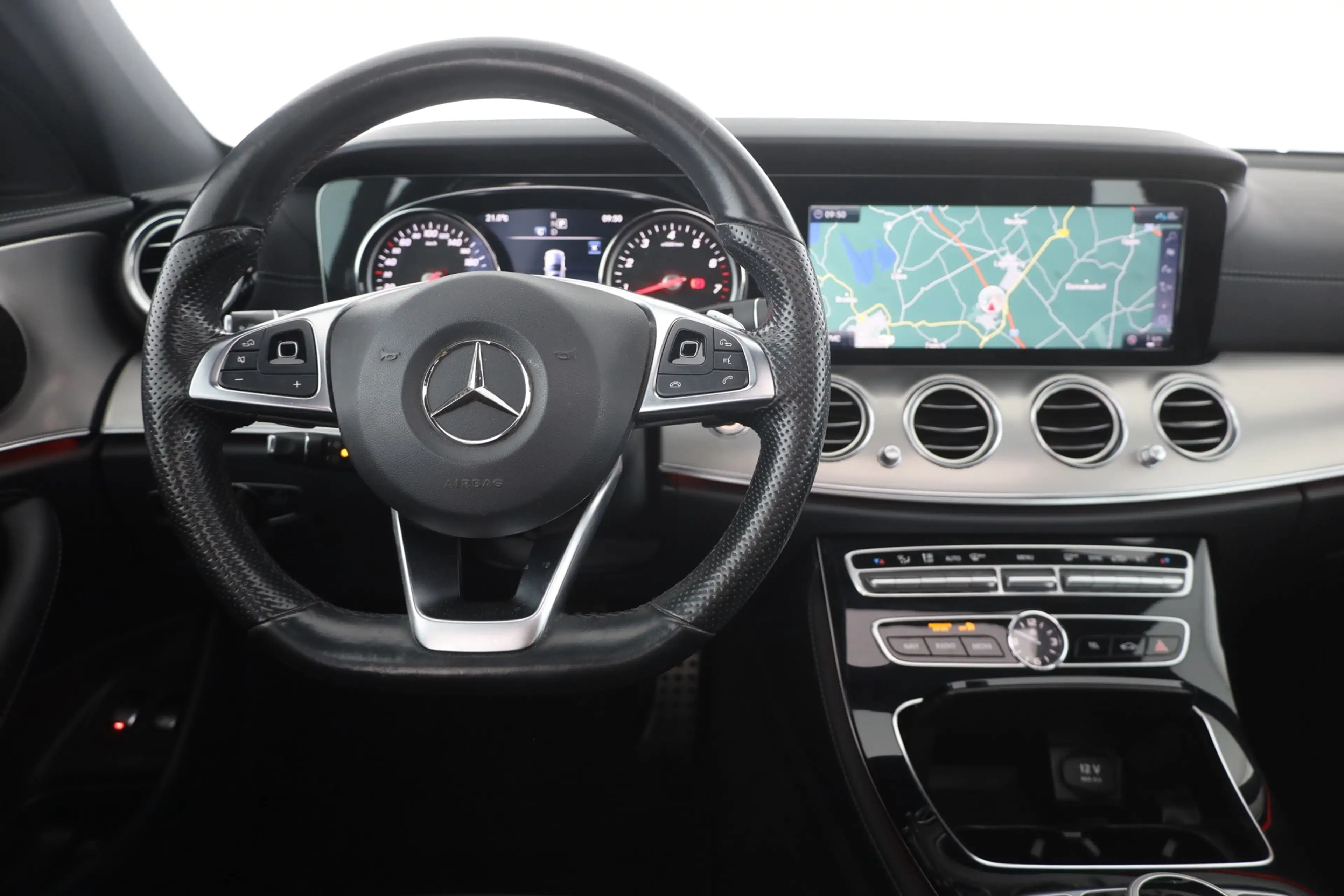 Mercedes-Benz E 200 E200 T AMG Line LED Navi Sitzheizung Kamera AHK — photo 10