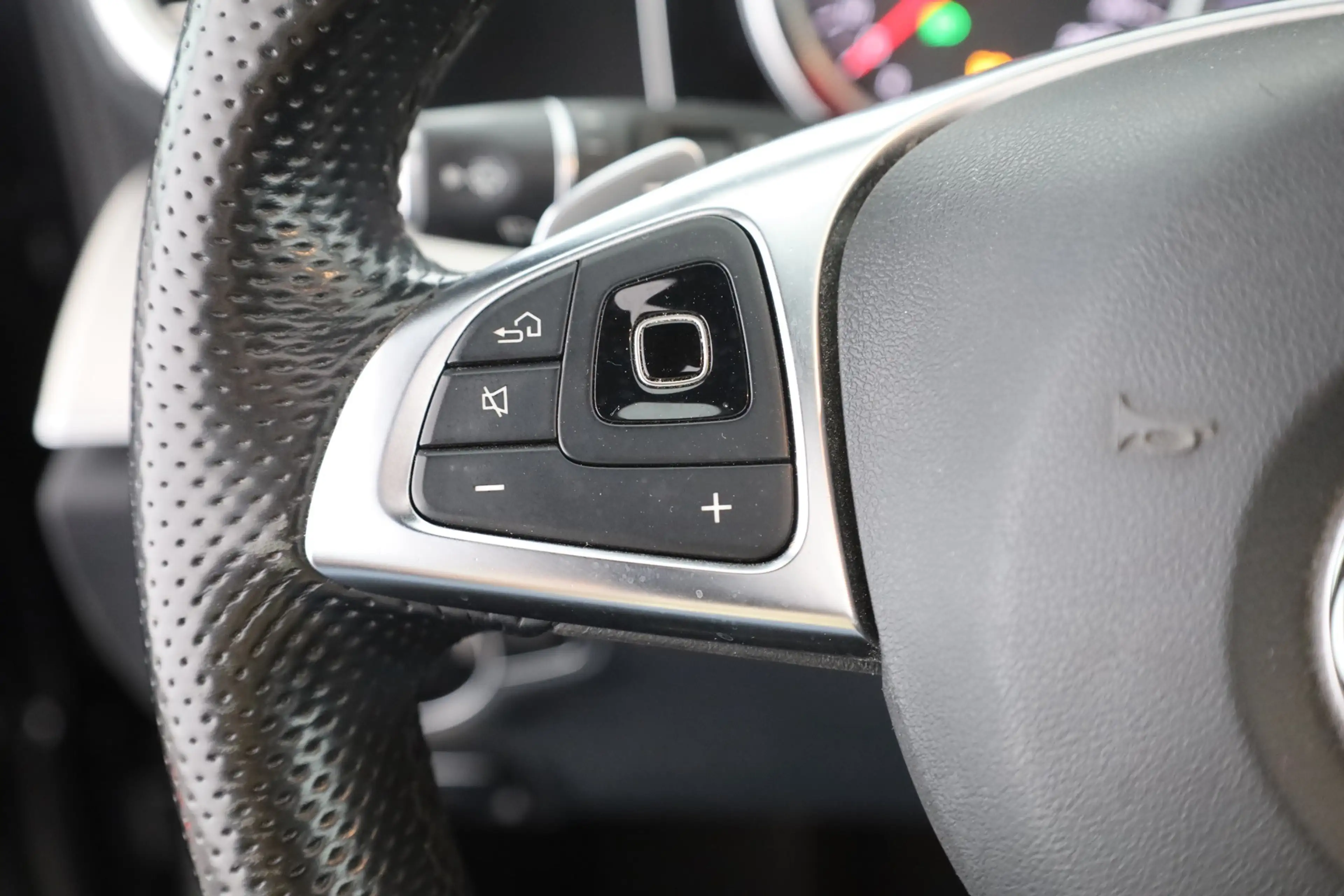 Mercedes-Benz E 200 E200 T AMG Line LED Navi Sitzheizung Kamera AHK — photo 15