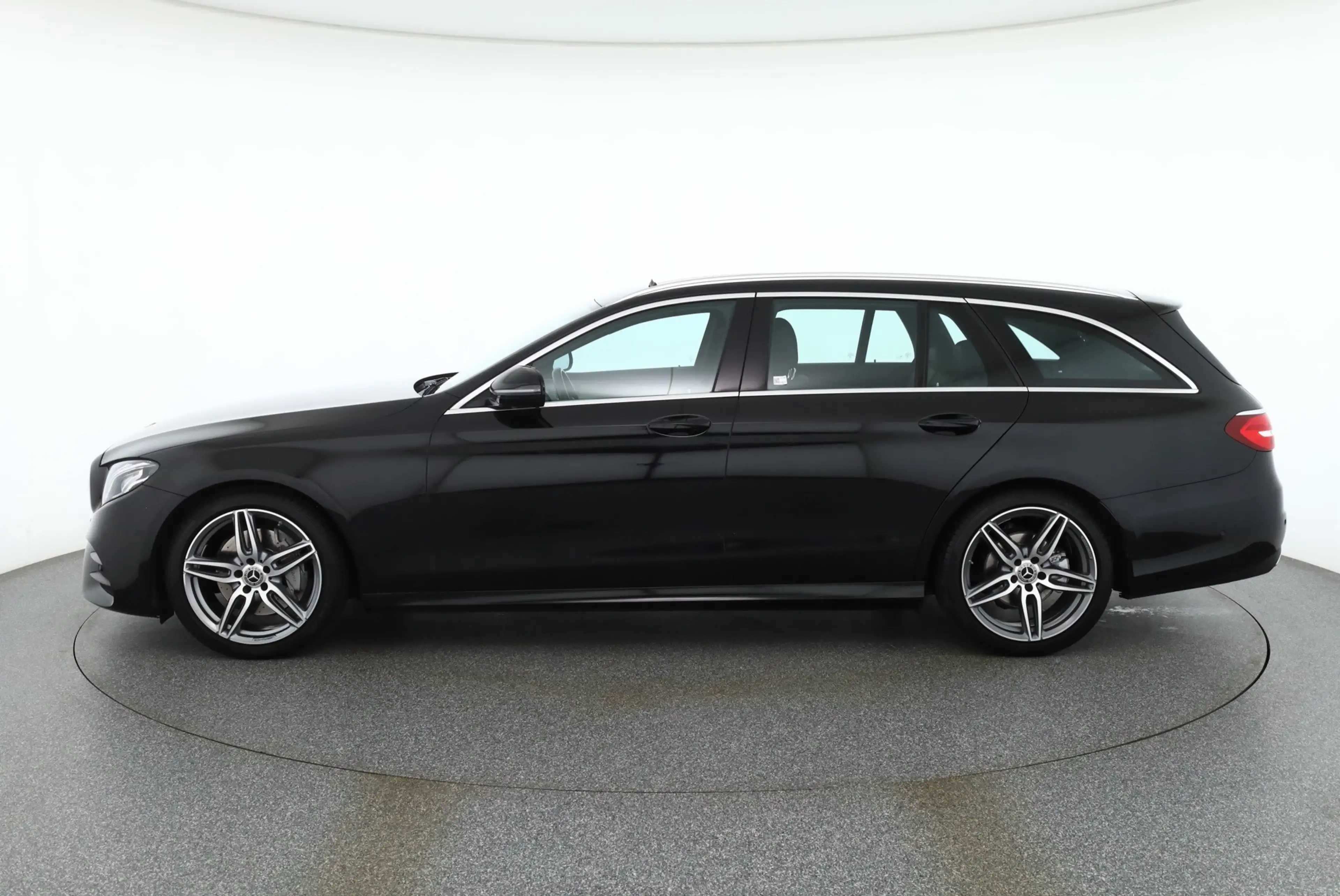 Mercedes-Benz E 200 E200 T AMG Line LED Navi Sitzheizung Kamera AHK — photo 2