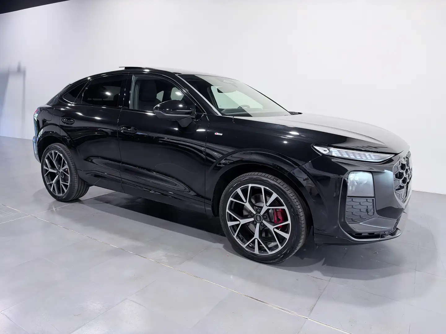 Audi Q3 SB TDI S-line "netto 48k" Schwarz - 2