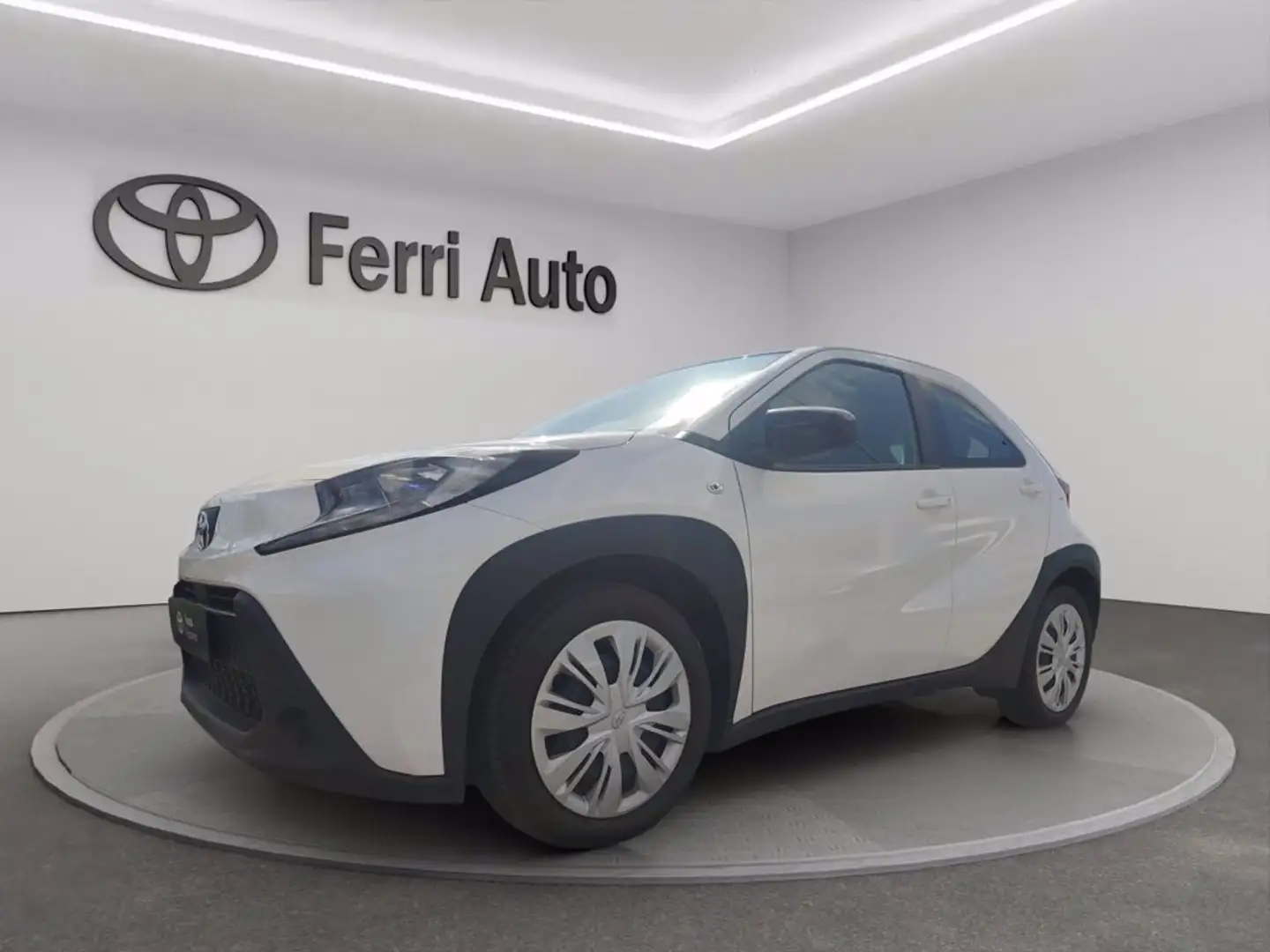 Toyota Aygo X 1.0 active 72cv Bianco - 1