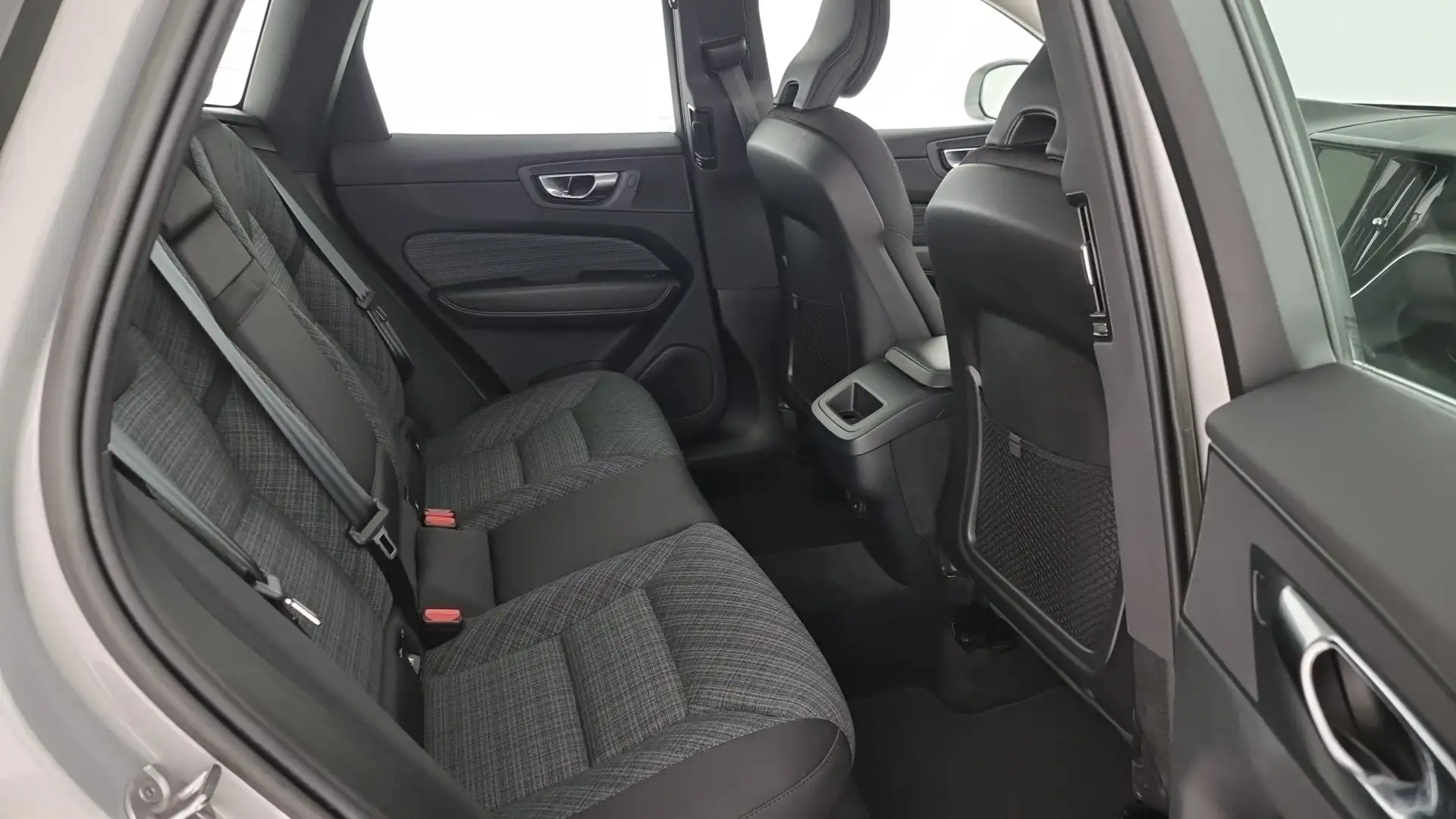 Volvo XC60 B4 D AWD automatico Core Grau - 2