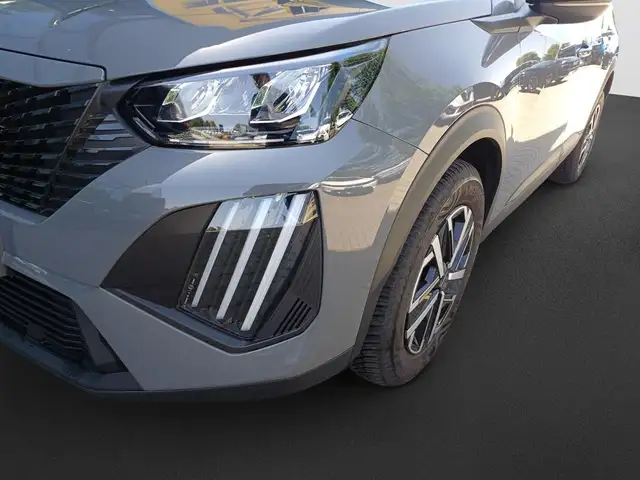 Peugeot 2008 view 9