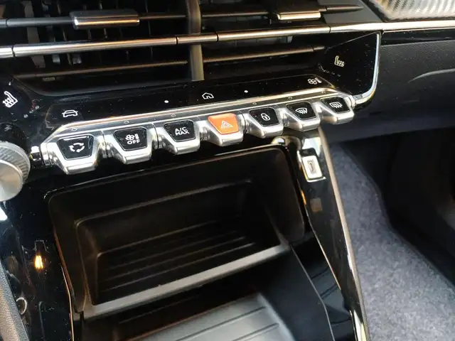 Peugeot 2008 view 5