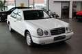 Mercedes-Benz E 200 ELEGANCE AUT.  *OLDTIMER* H-KENNZEICHEN! Weiß - thumbnail 21