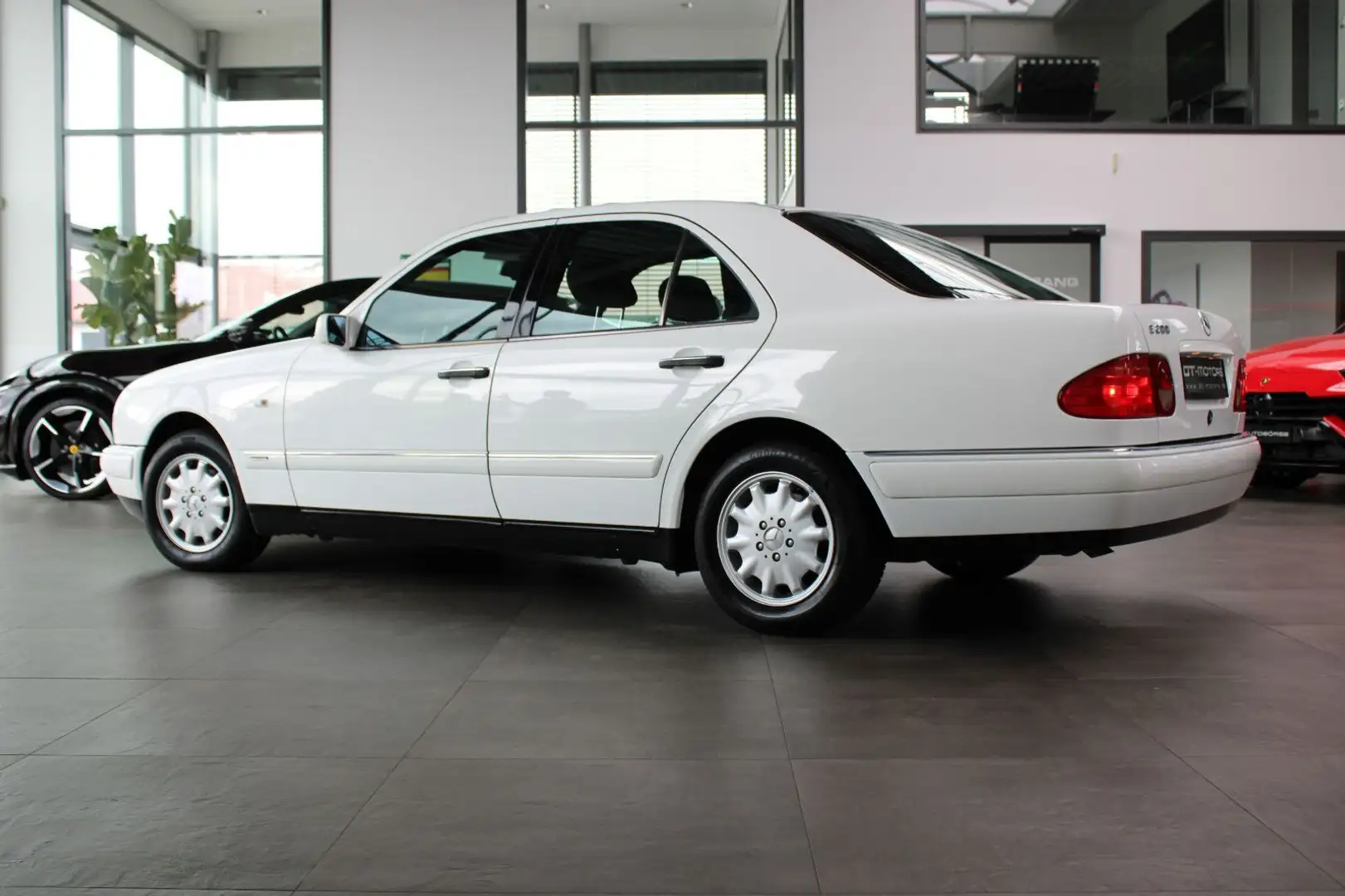 Mercedes-Benz E 200 ELEGANCE AUT.  *OLDTIMER* H-KENNZEICHEN! Weiß - 2