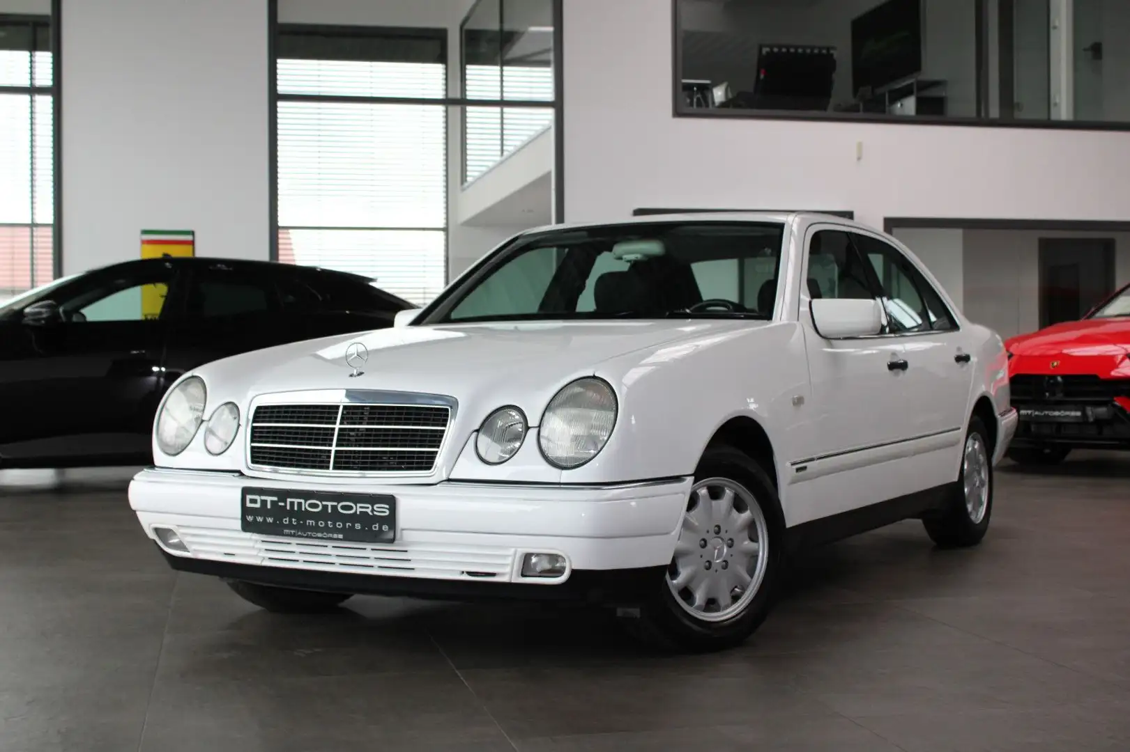 Mercedes-Benz E 200 ELEGANCE AUT.  *OLDTIMER* H-KENNZEICHEN! Weiß - 1