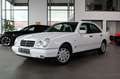 Mercedes-Benz E 200 ELEGANCE AUT.  *OLDTIMER* H-KENNZEICHEN! Weiß - thumbnail 15