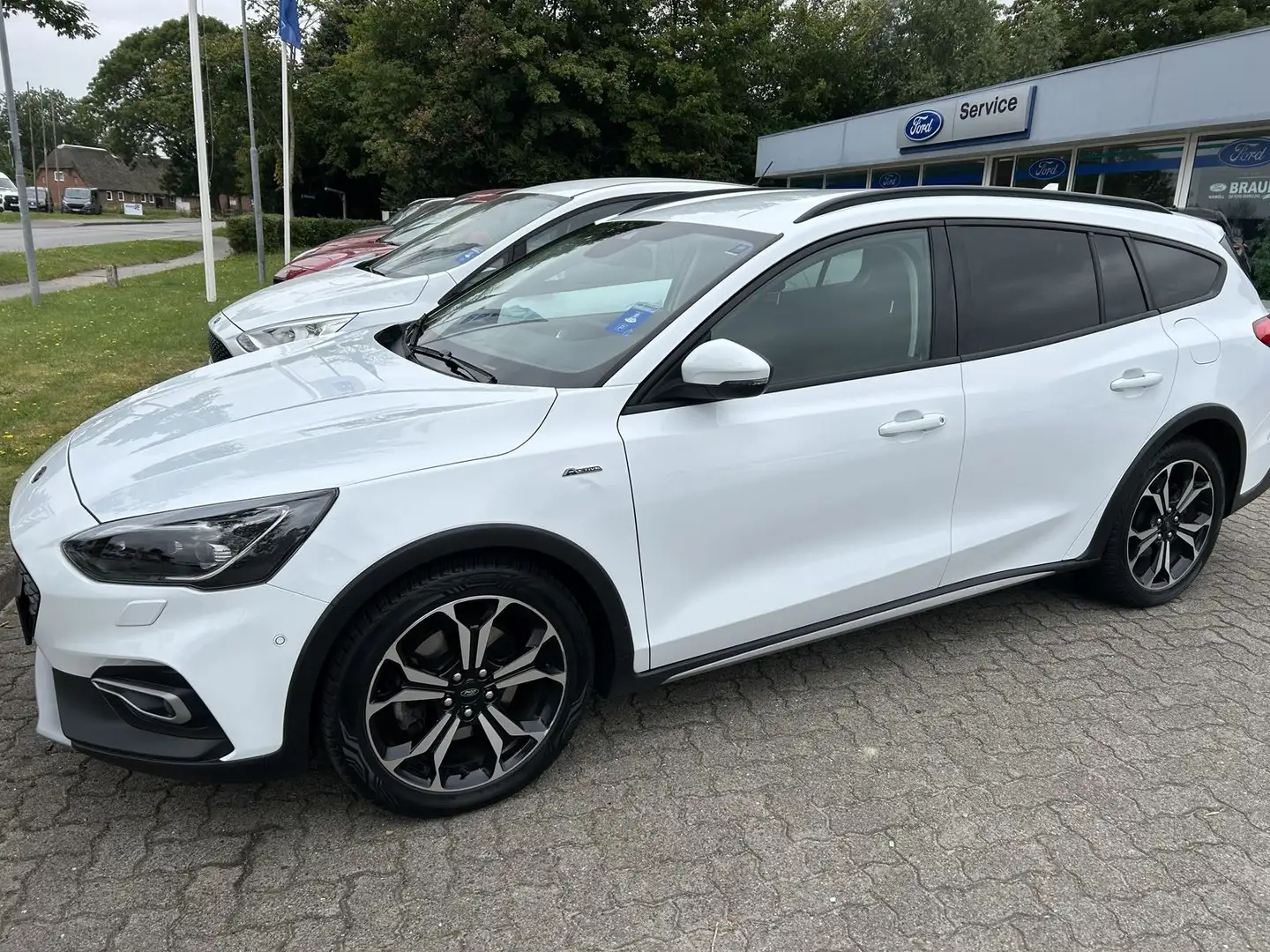 Ford Focus Turnier Active Weiß - 2