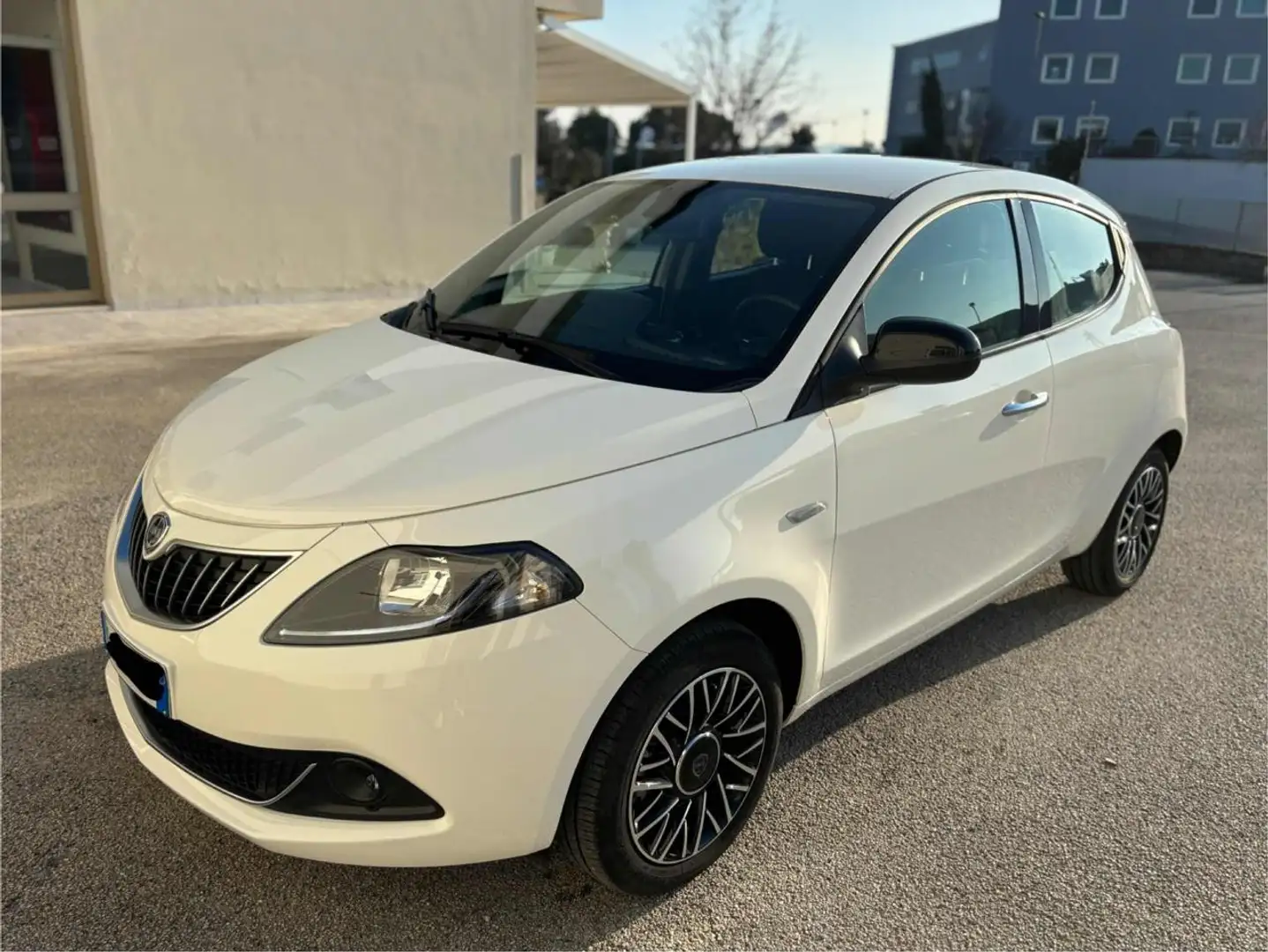 Lancia Ypsilon 1.0 FireFly 5 porte S&S Hybrid Platino Blanc - 1
