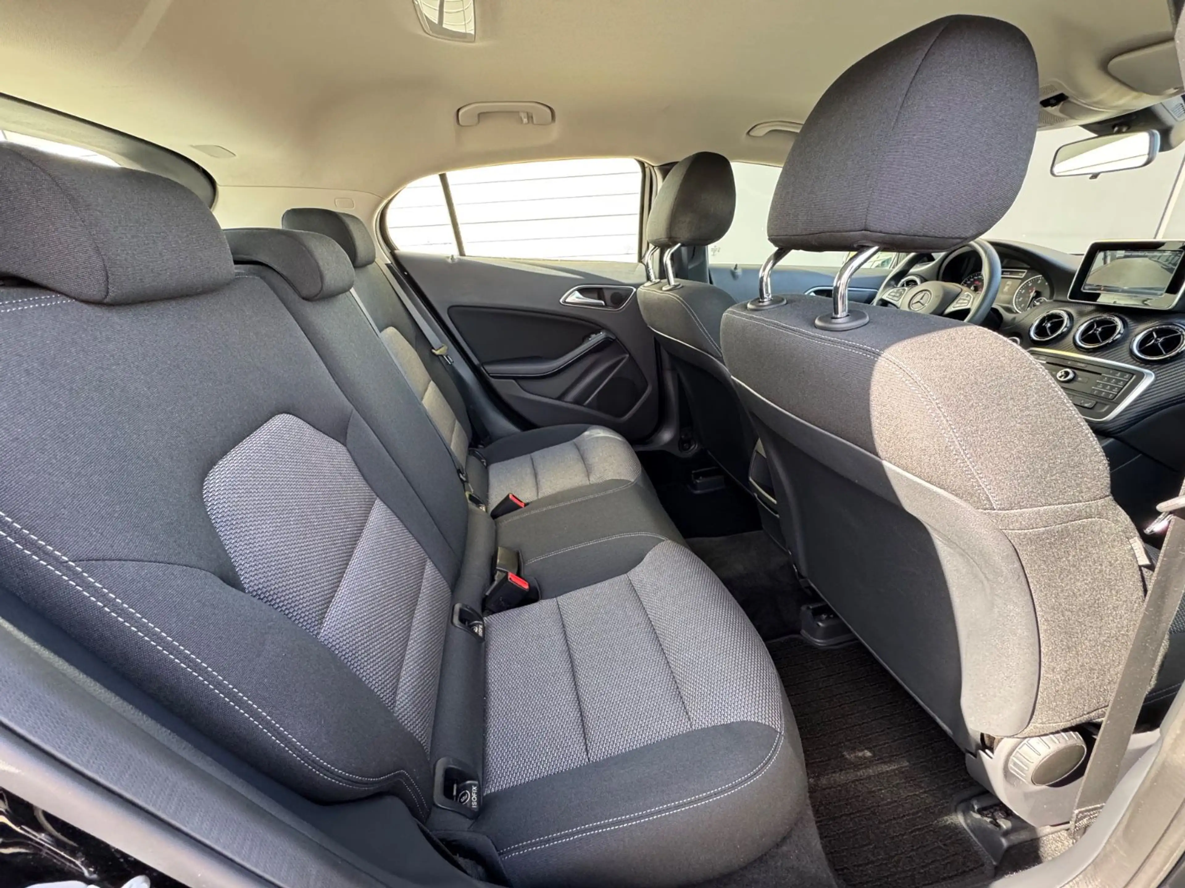 Mercedes-Benz GLA 180 Style 2.Hand/SHZ/MFL/KAMERA/Garantie — photo 14
