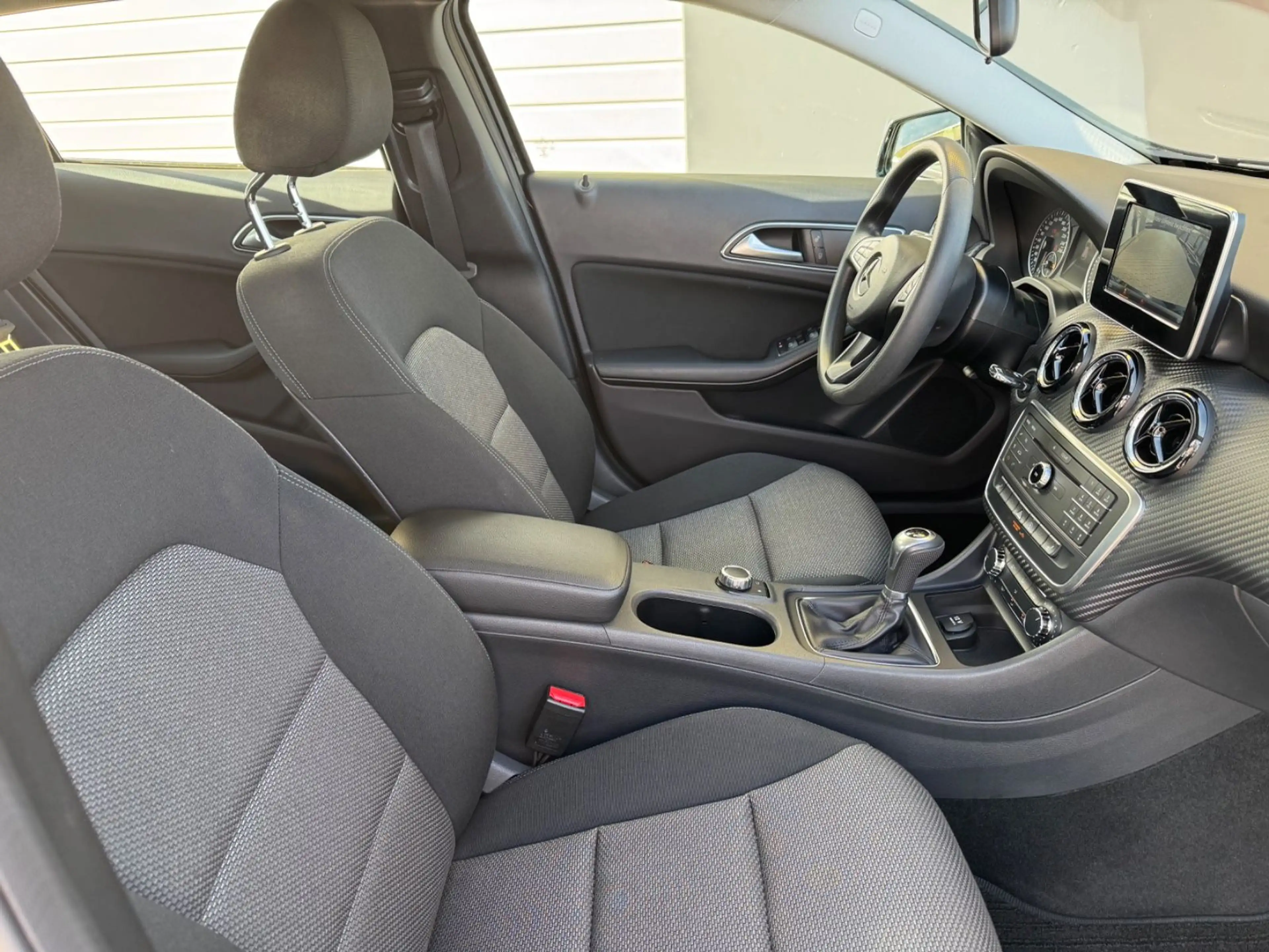 Mercedes-Benz GLA 180 Style 2.Hand/SHZ/MFL/KAMERA/Garantie — photo 10