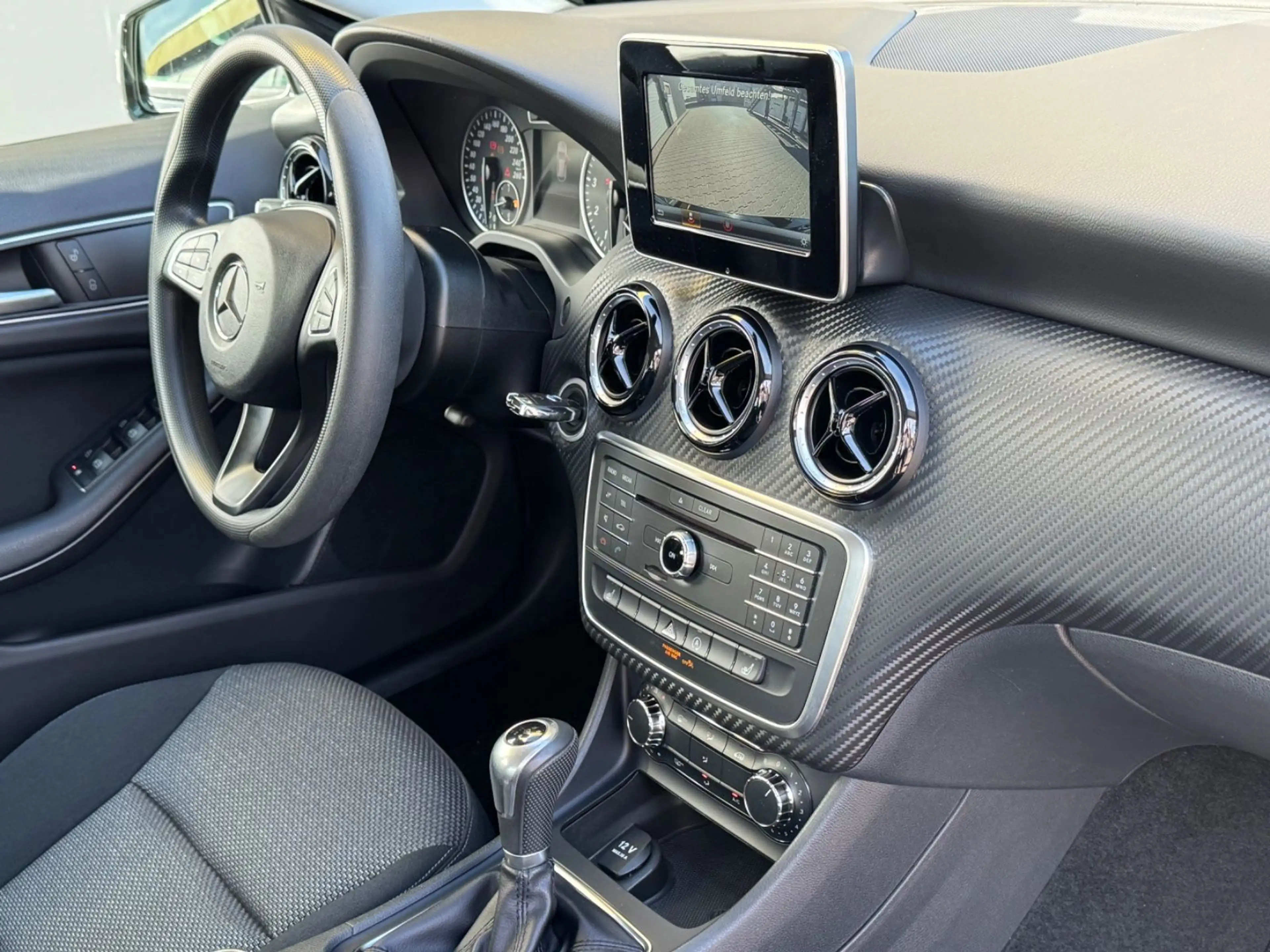 Mercedes-Benz GLA 180 Style 2.Hand/SHZ/MFL/KAMERA/Garantie — photo 12