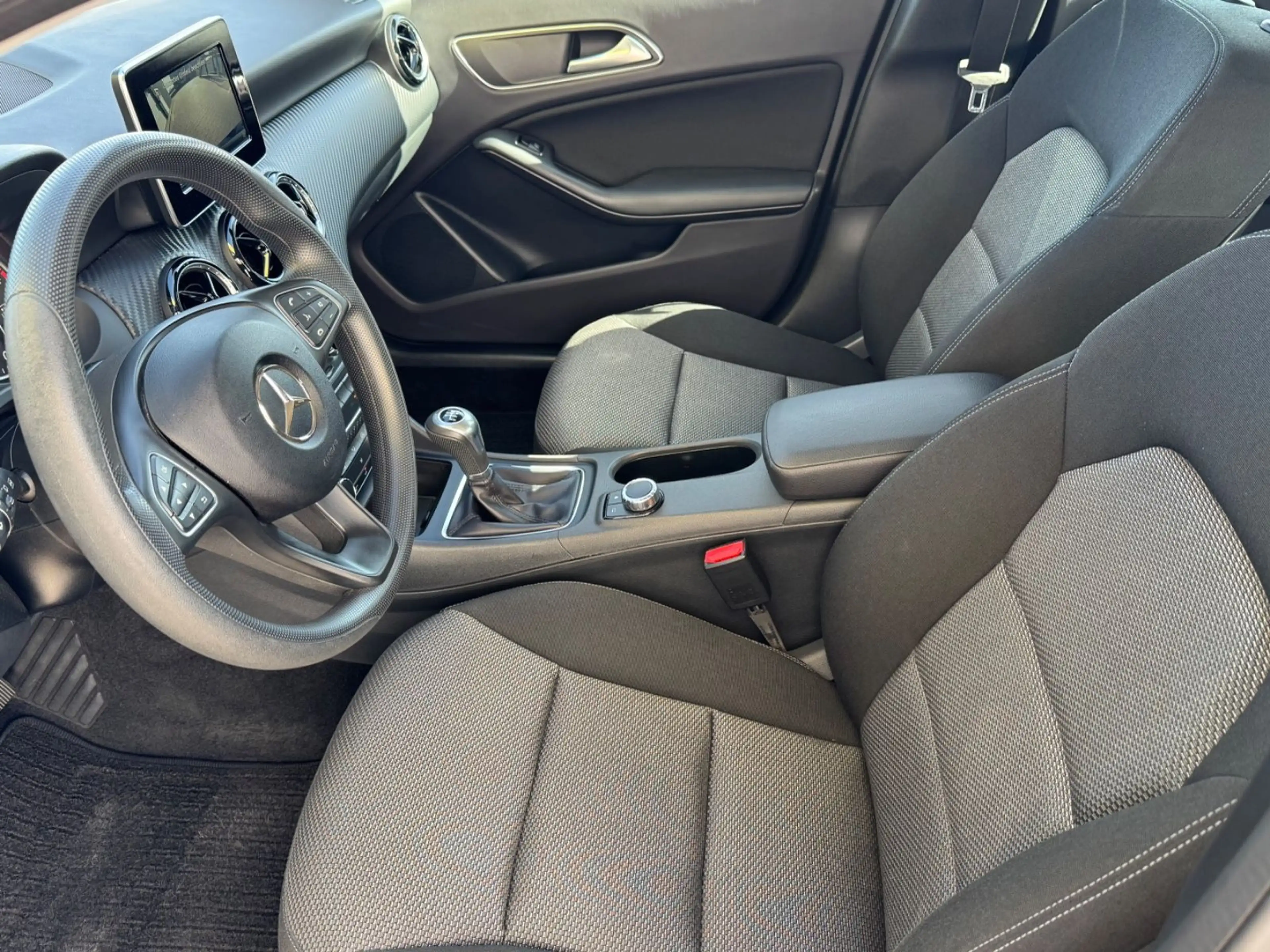 Mercedes-Benz GLA 180 Style 2.Hand/SHZ/MFL/KAMERA/Garantie — photo 15