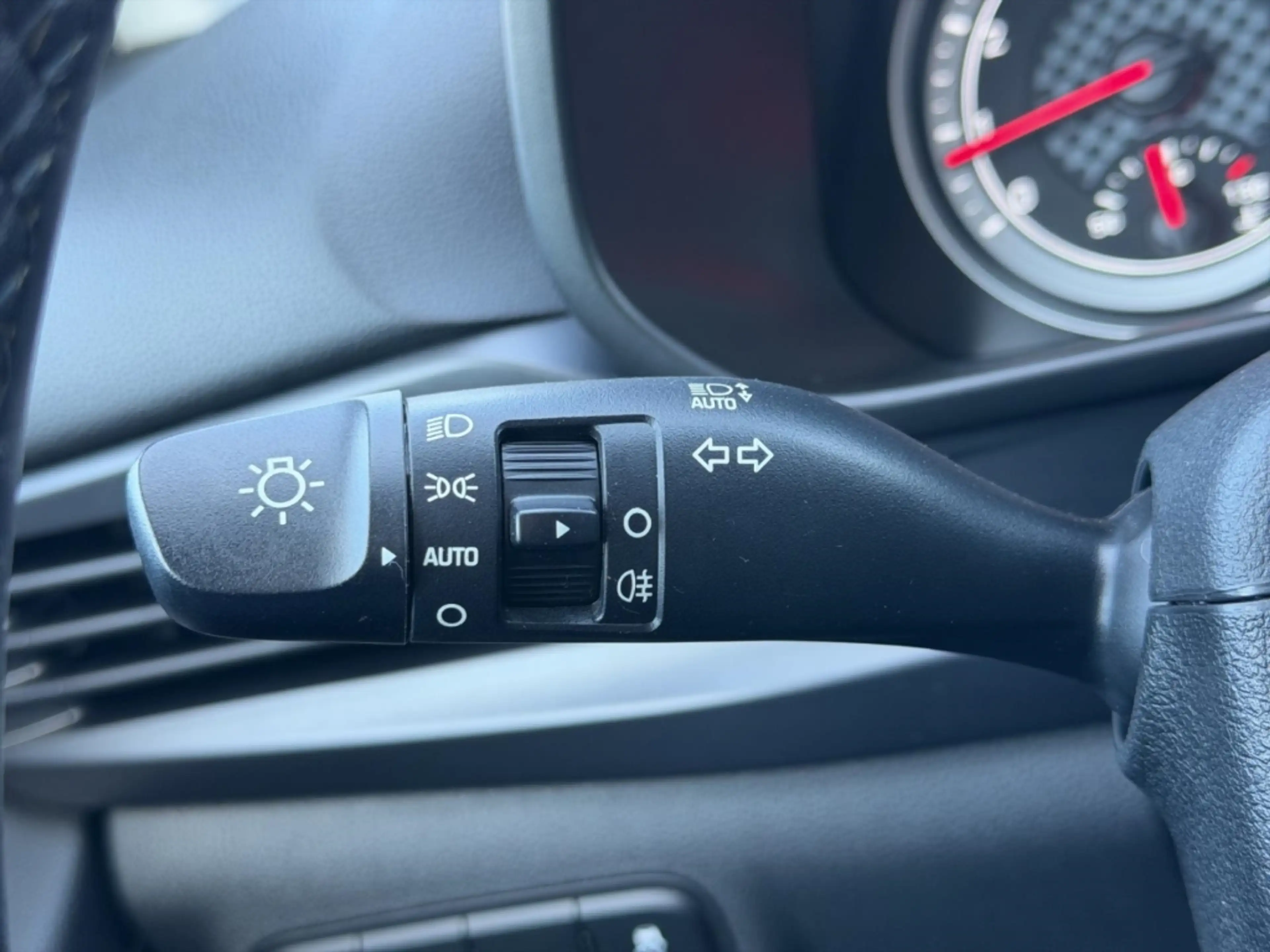 Hyundai BAYON Select 1.2 °AHK°PDC°SHZ°Tempomat°Klima° — photo 16
