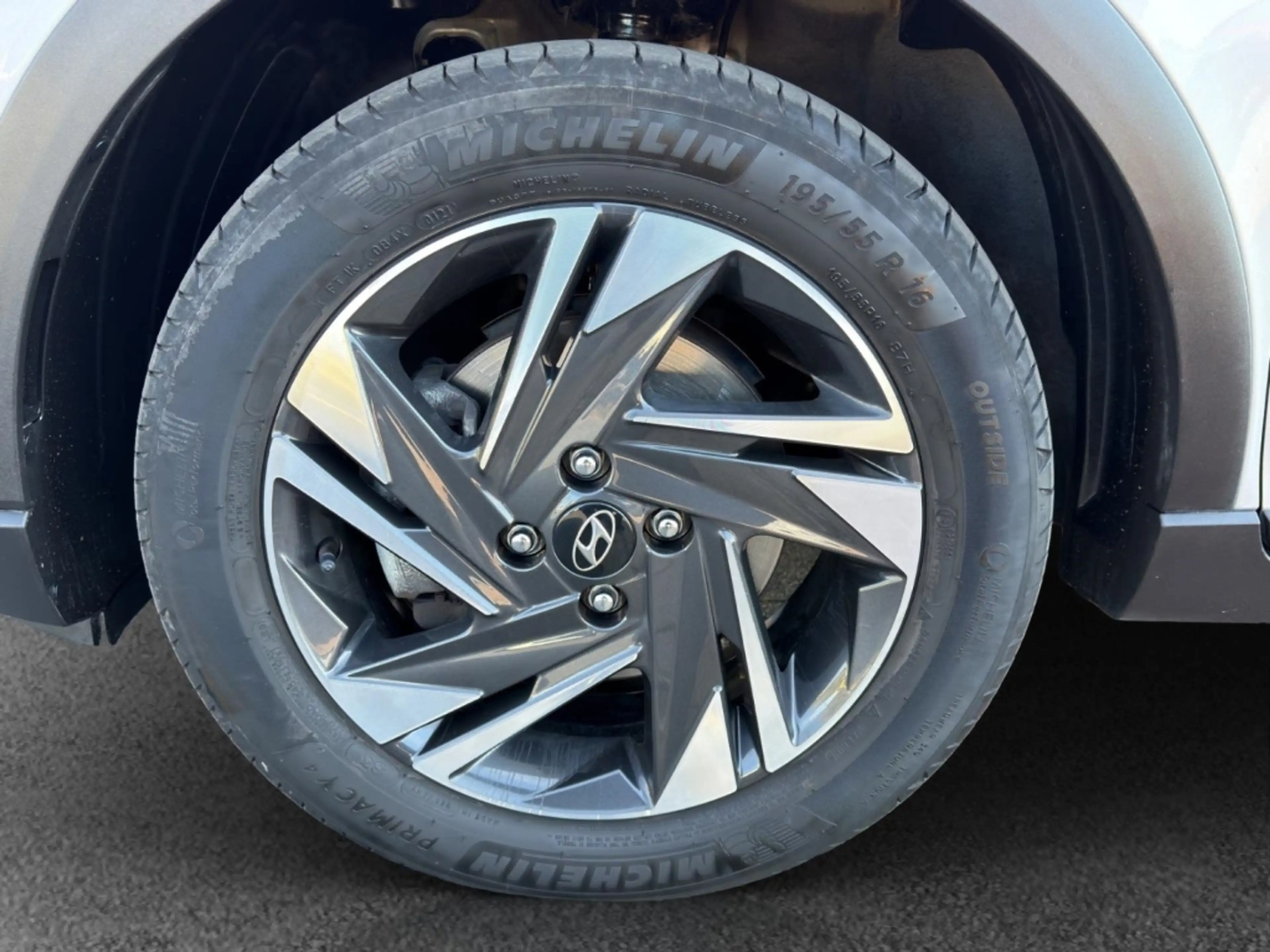 Hyundai BAYON Select 1.2 °AHK°PDC°SHZ°Tempomat°Klima° — photo 27