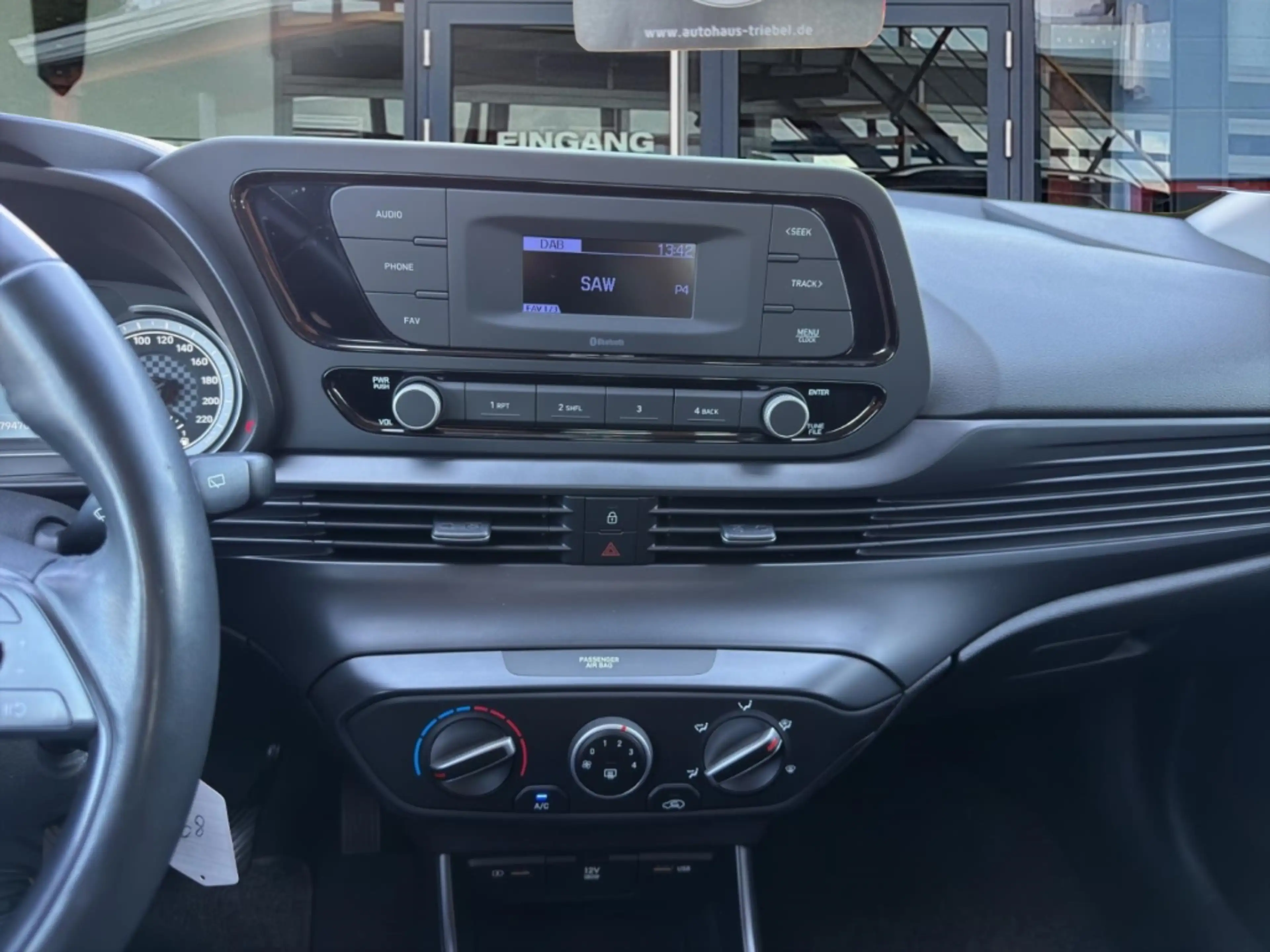 Hyundai BAYON Select 1.2 °AHK°PDC°SHZ°Tempomat°Klima° — photo 11