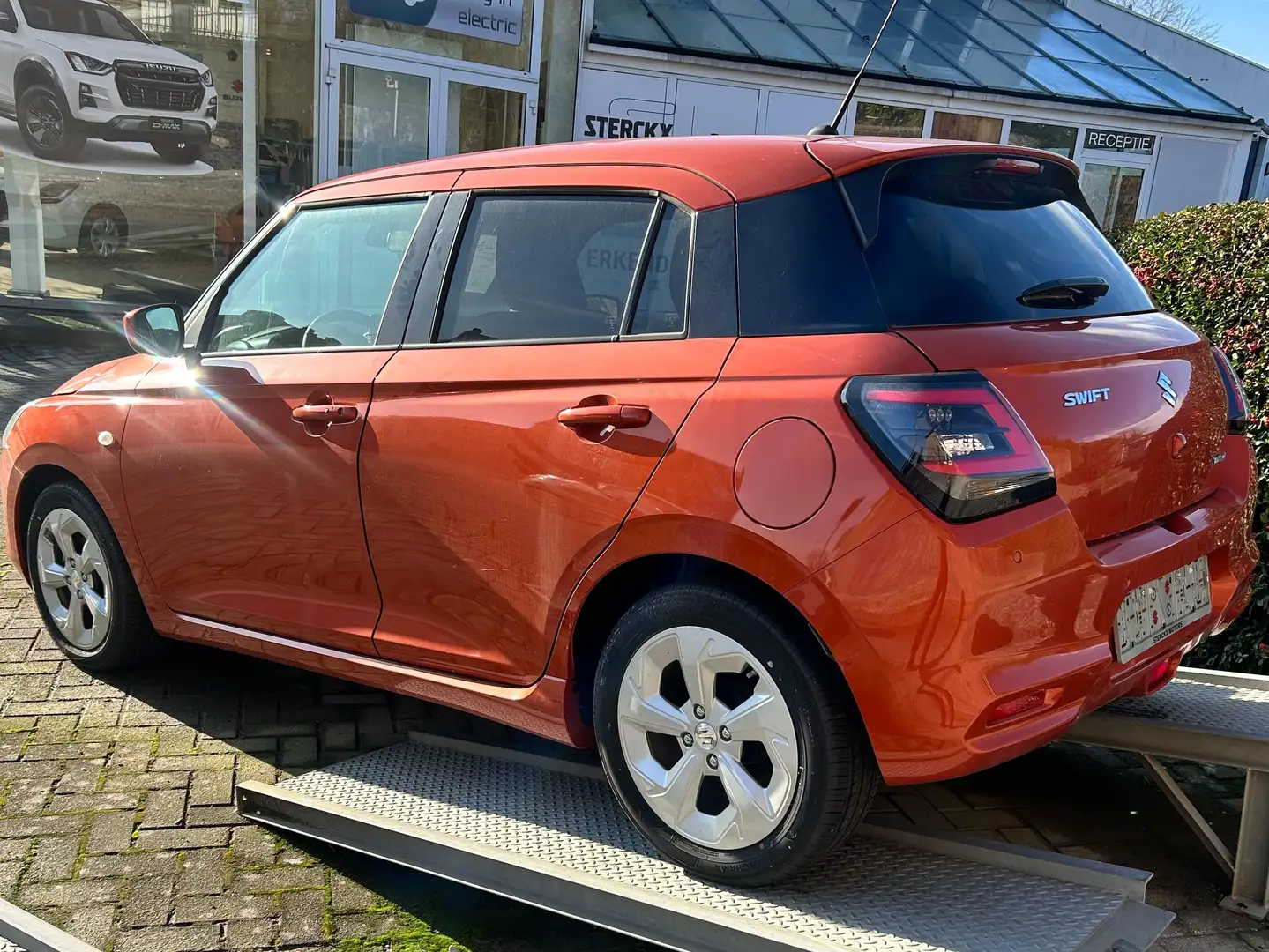 Suzuki Swift GL+ Oranje - 2