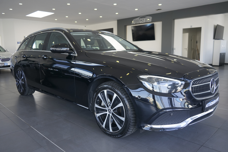 Mercedes-Benz E 300 AVANTGARDE+NAVI+AHK+DISTRONIC+LED+MBUX+