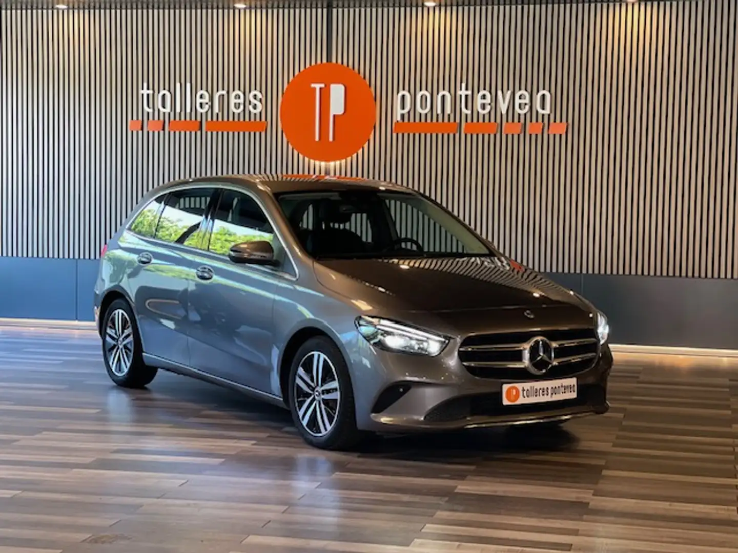 Mercedes-Benz B 200 200d Gris - 1