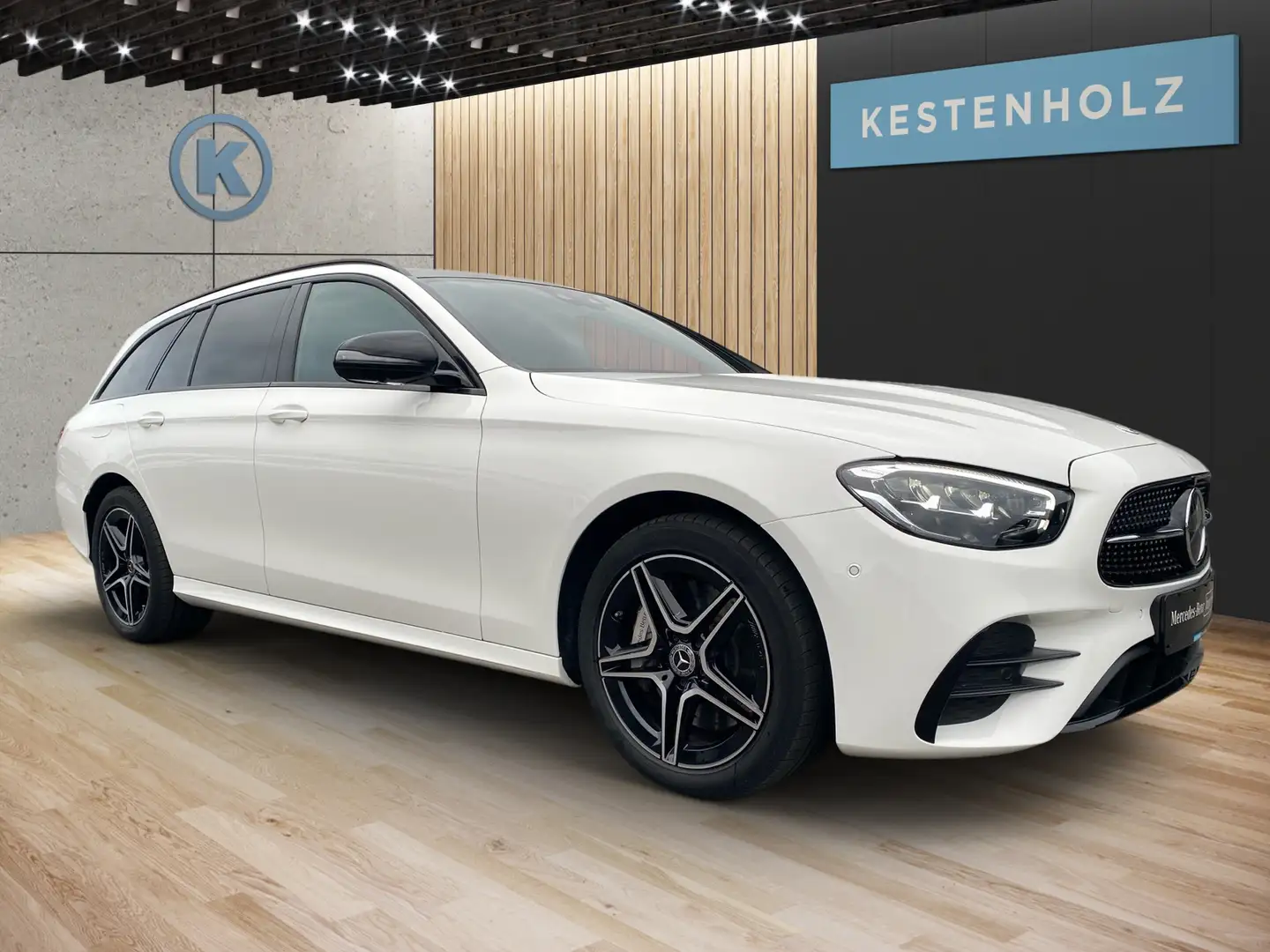 Mercedes-Benz E 300 E 300 e T-Modell*AMG*NIGHT*AHK*PANO*360°*STHZ* Weiß - 2