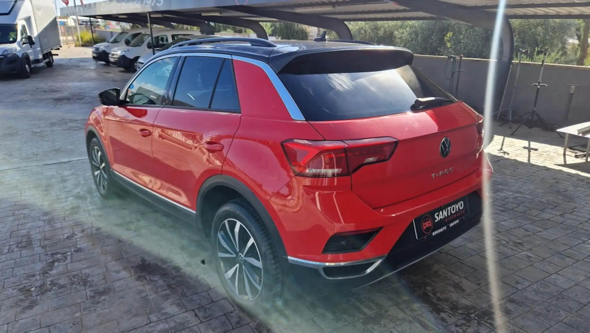 Volkswagen T-Roc 1.0 TSI Advance Style Rojo - 2