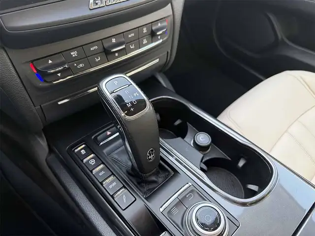 Maserati Ghibli view 16