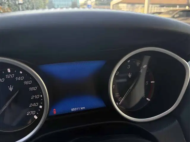 Maserati Ghibli view 12