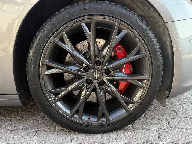 Maserati Ghibli view 8