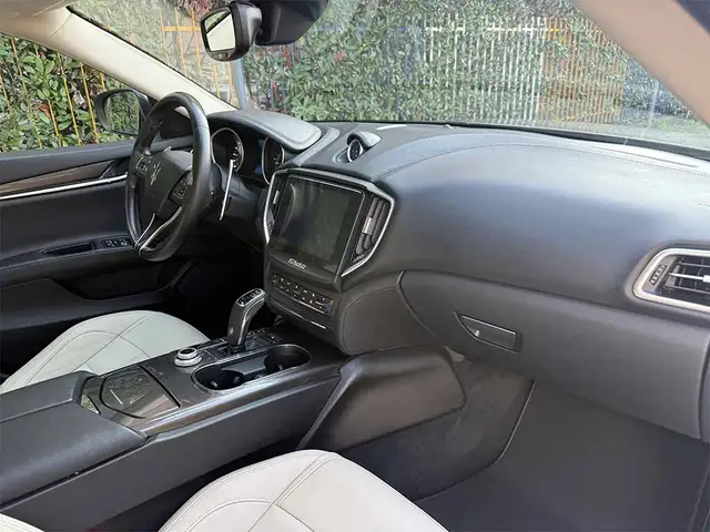 Maserati Ghibli view 27