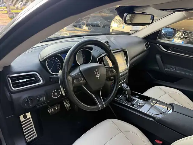 Maserati Ghibli view 10