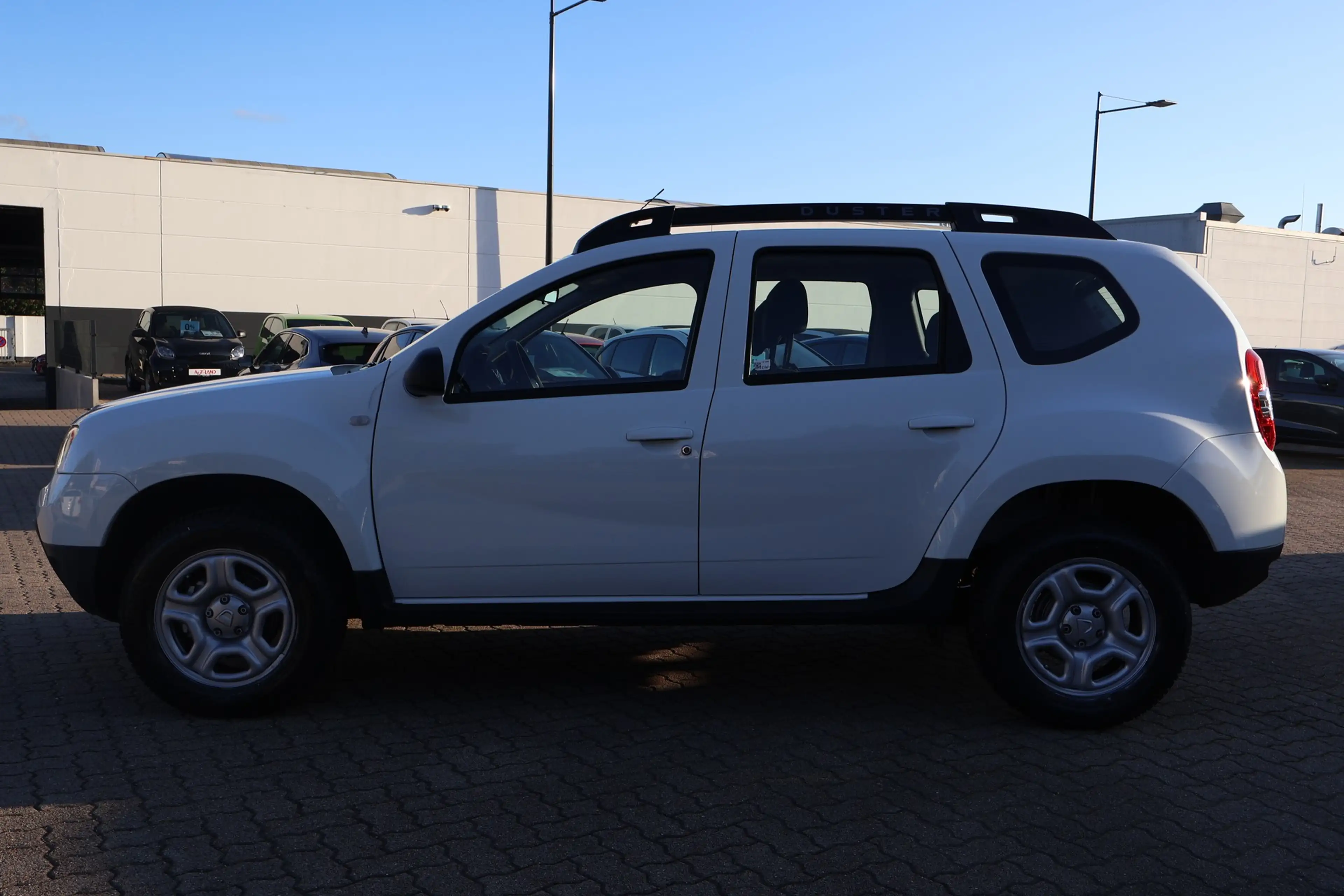 Dacia Duster 1.2  4x2 Navi Totwinkel DAB Kamera PDC — photo 3