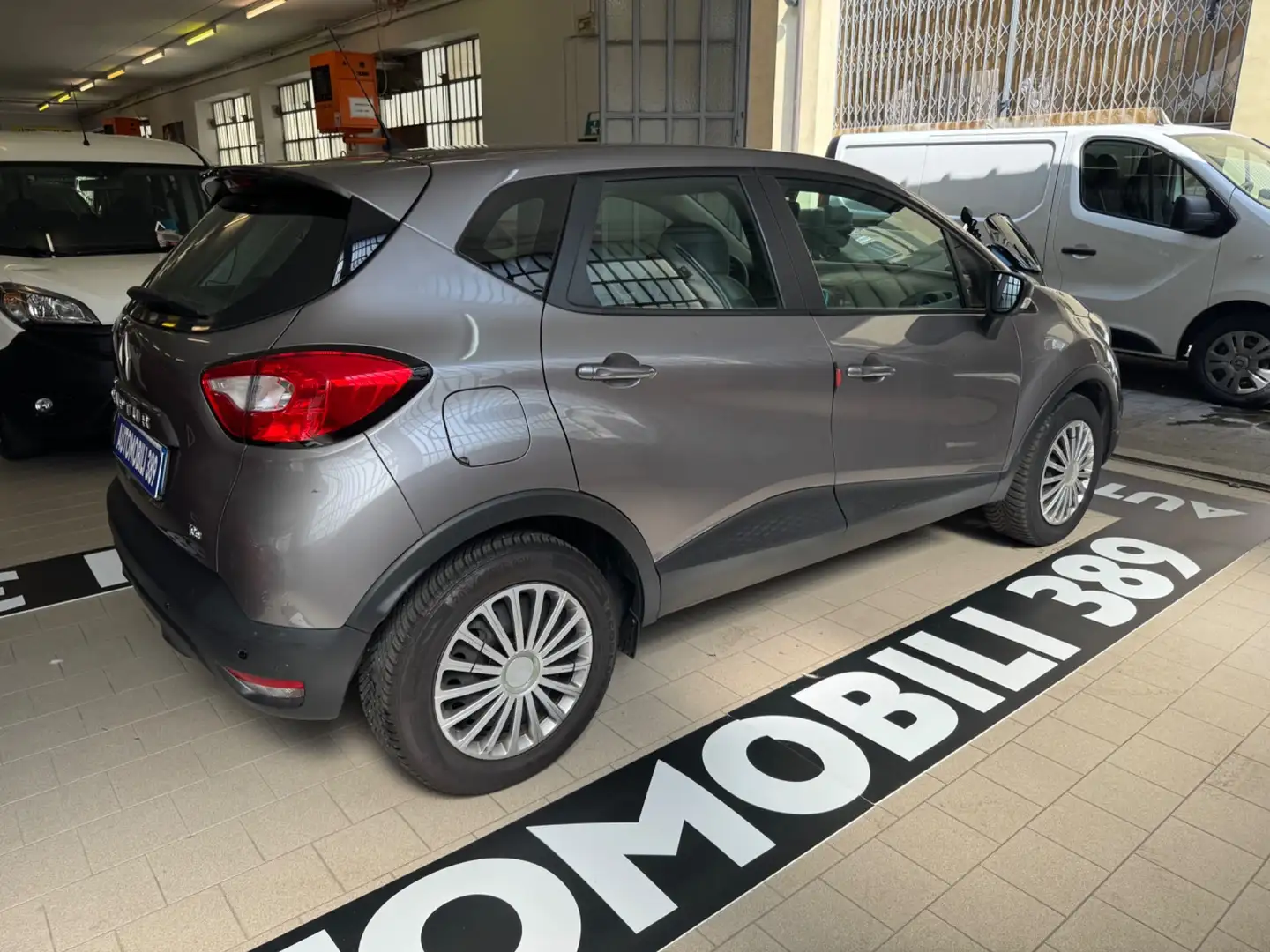 Renault Captur Captur 0.9 TCe 12V 90 CV Start&Stop Wave Grigio - 2