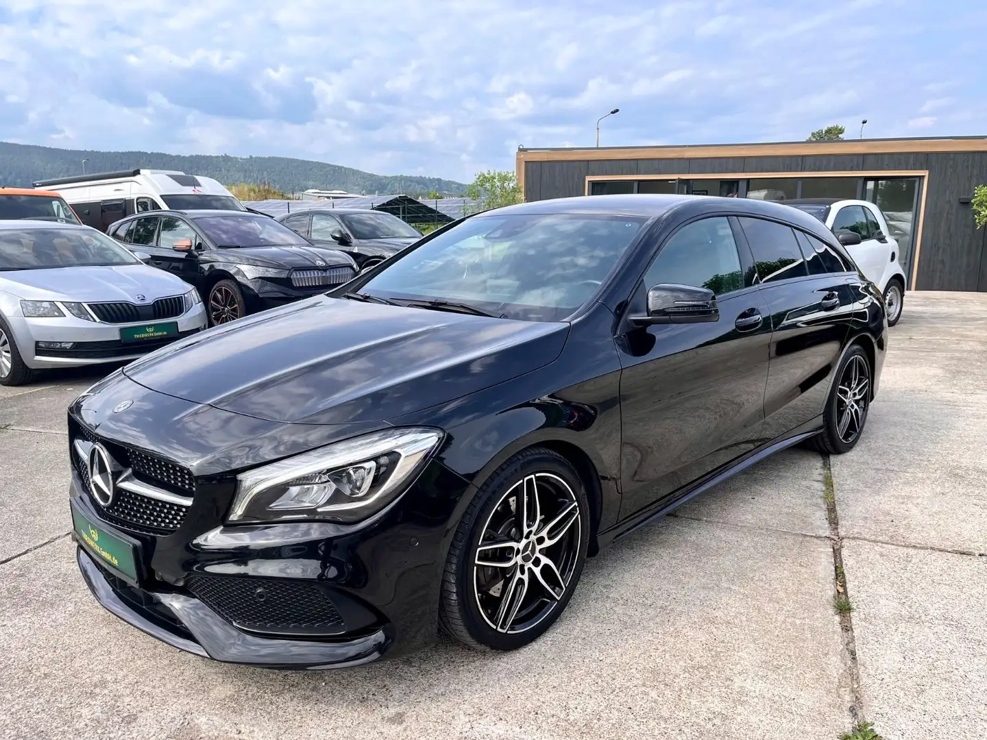 Mercedes-Benz CLA 220 d Shooting Brake AMG Line Navi LED Zwart - 1