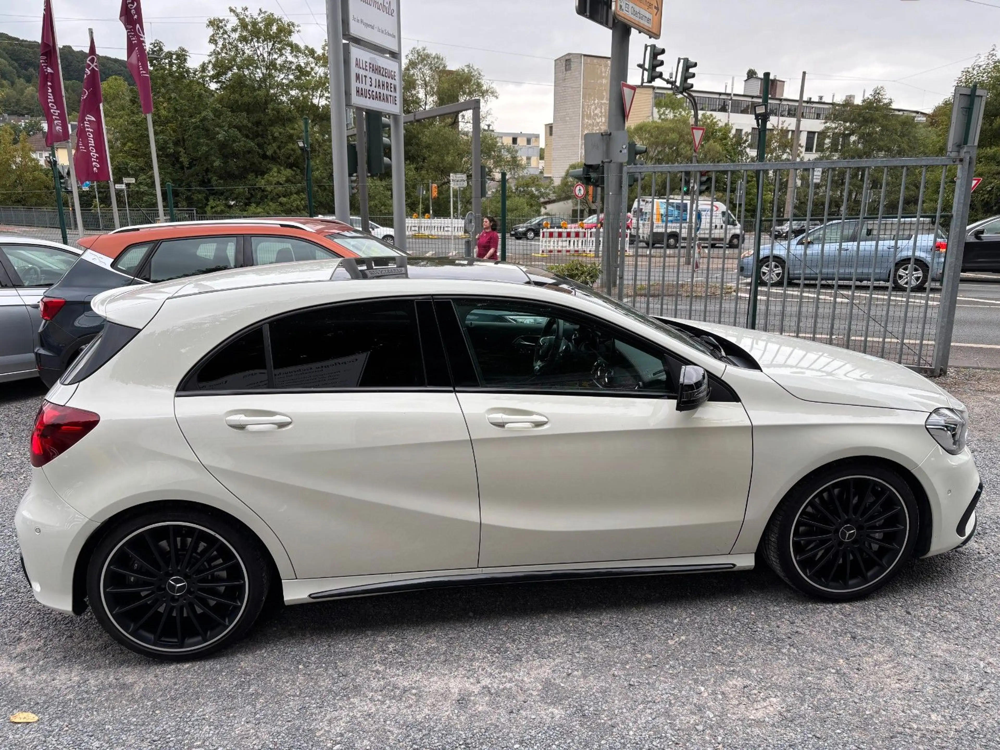 Mercedes-Benz A 45 AMG Scheckheft/Pano/Schale/270 Vm./Dyn+/H&K — photo 4